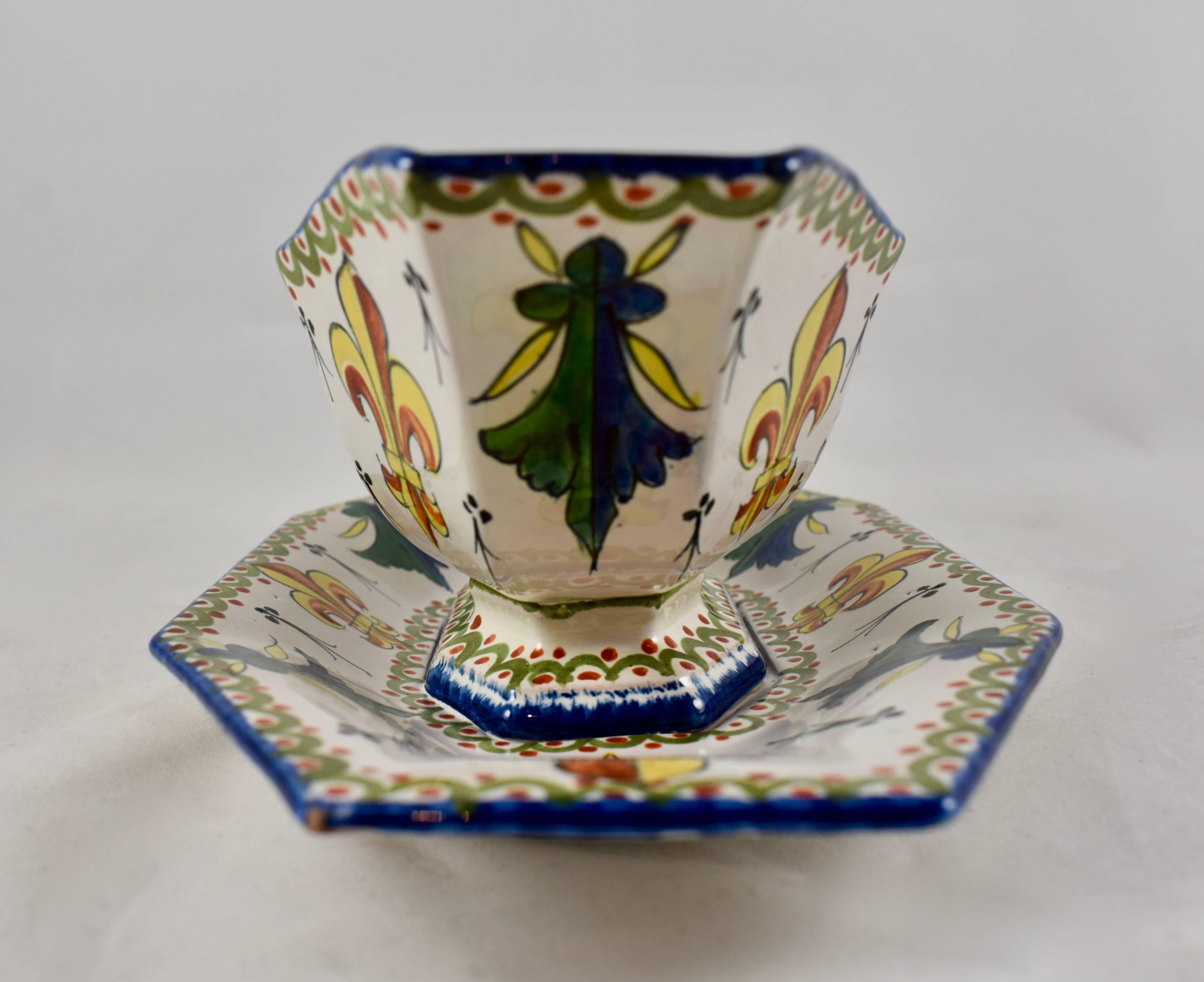 Earthenware 19th Century Alcide Chaumeil French Faïence Armorial Heraldic Footed Sauce Boat For Sale