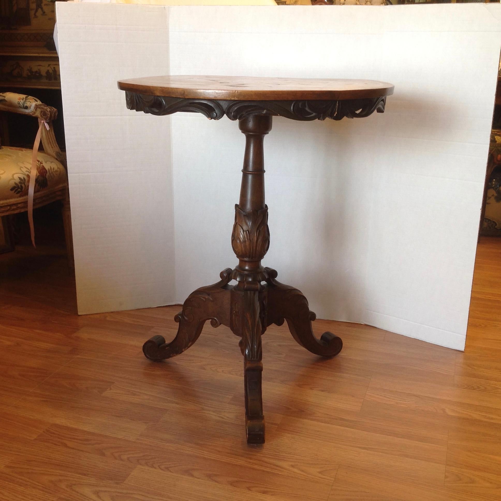 table à plateau basculant en marqueterie alpine du 19ème siècle en vente 4