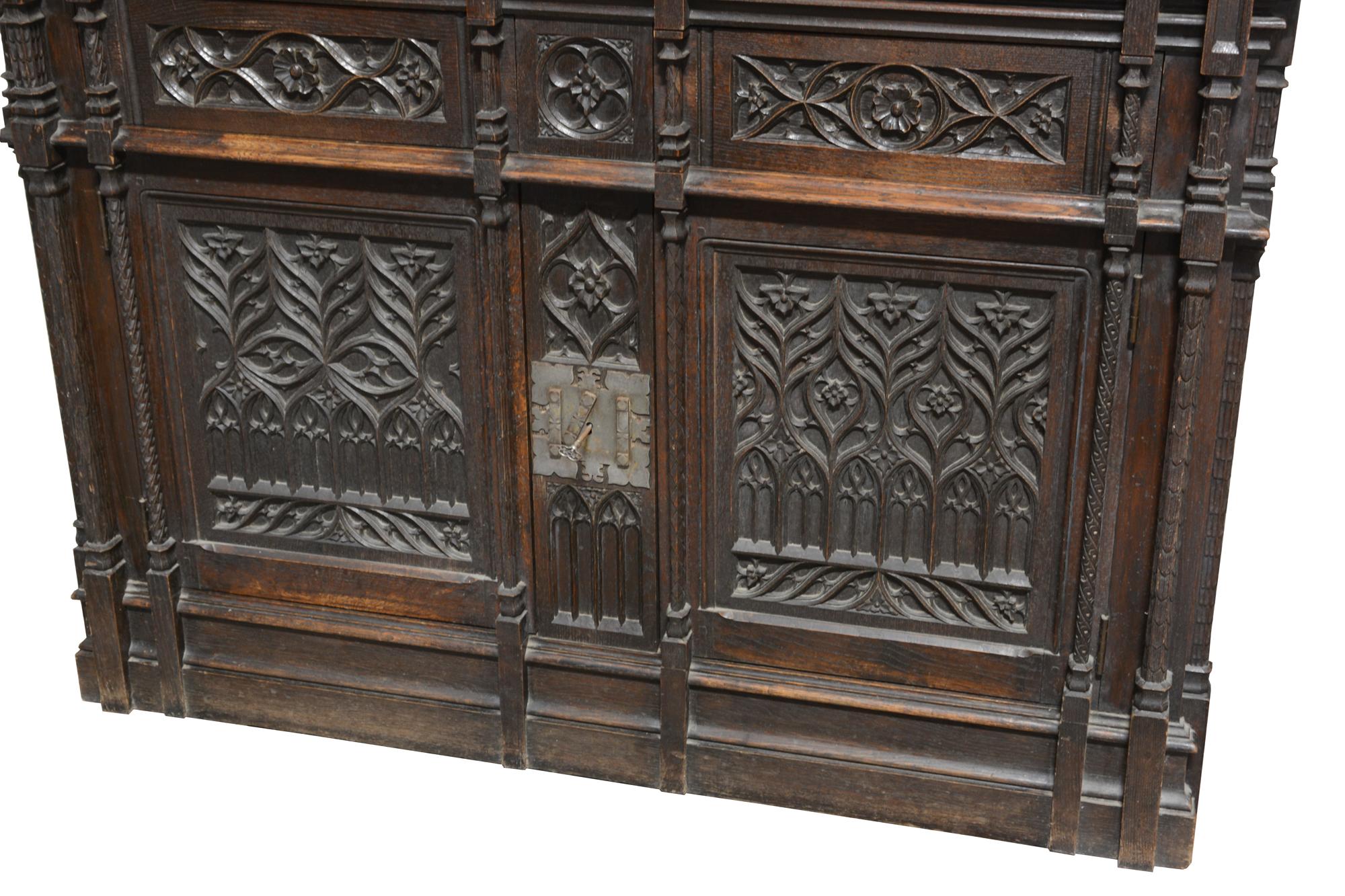 19th Century Amazing Gothic Revival Bookcase For Sale 1