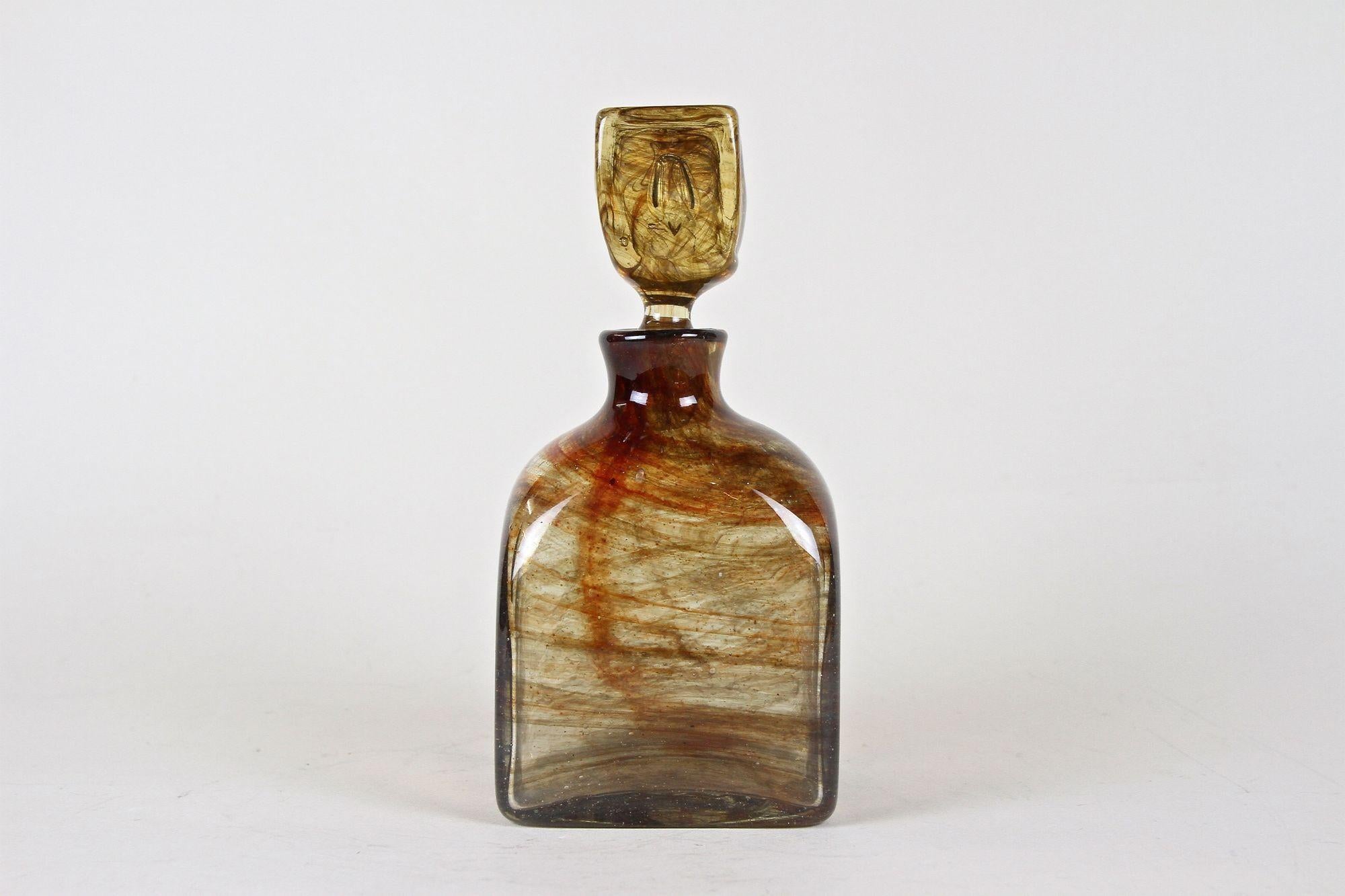 19th Century Amber Colored Mouth Blown Glass Bottle with Plug, Austria ca. 1870 In Good Condition In Lichtenberg, AT