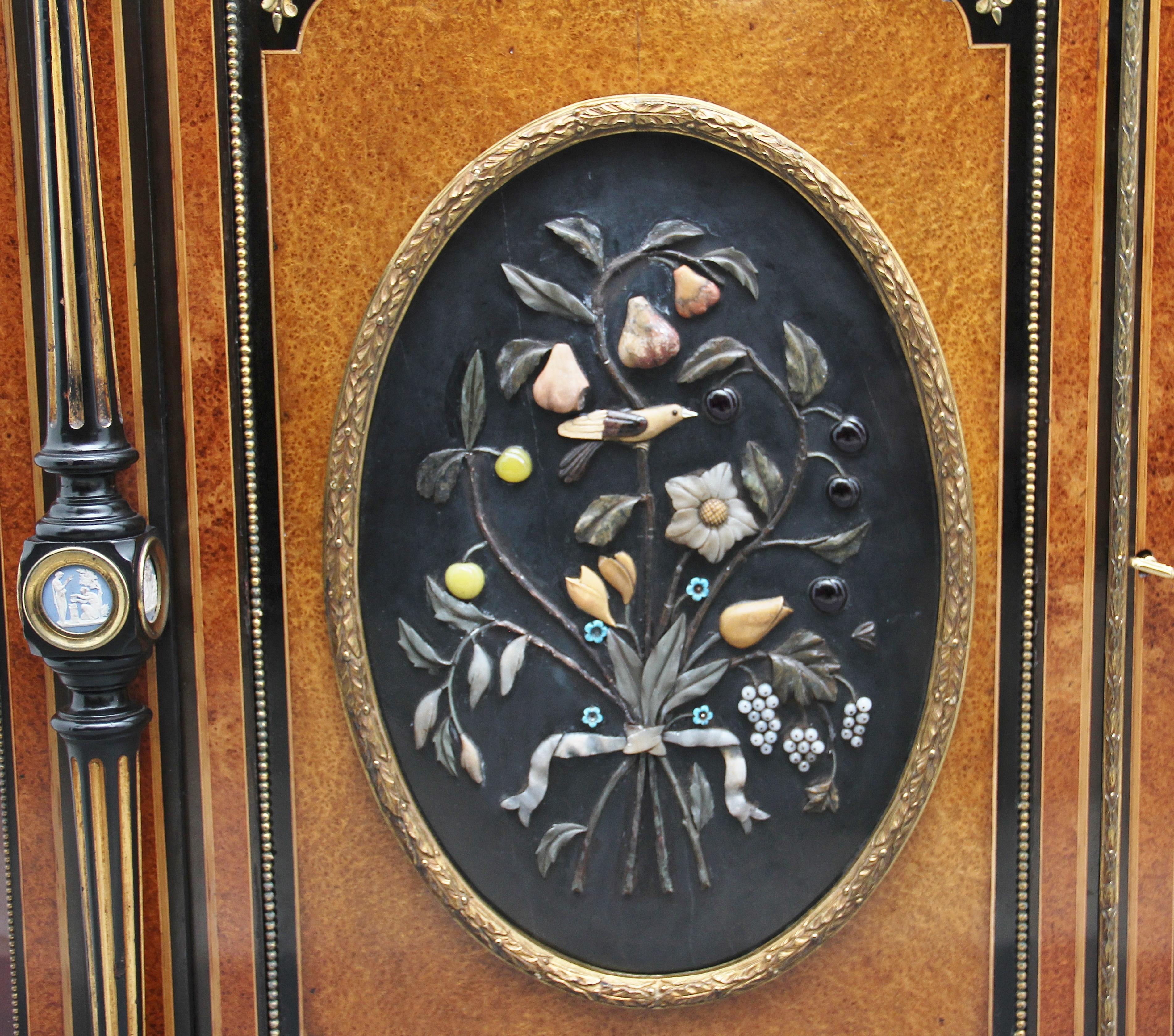 Credenza di qualità espositiva in amboyna ed ebanizzato del XIX secolo in vendita 2