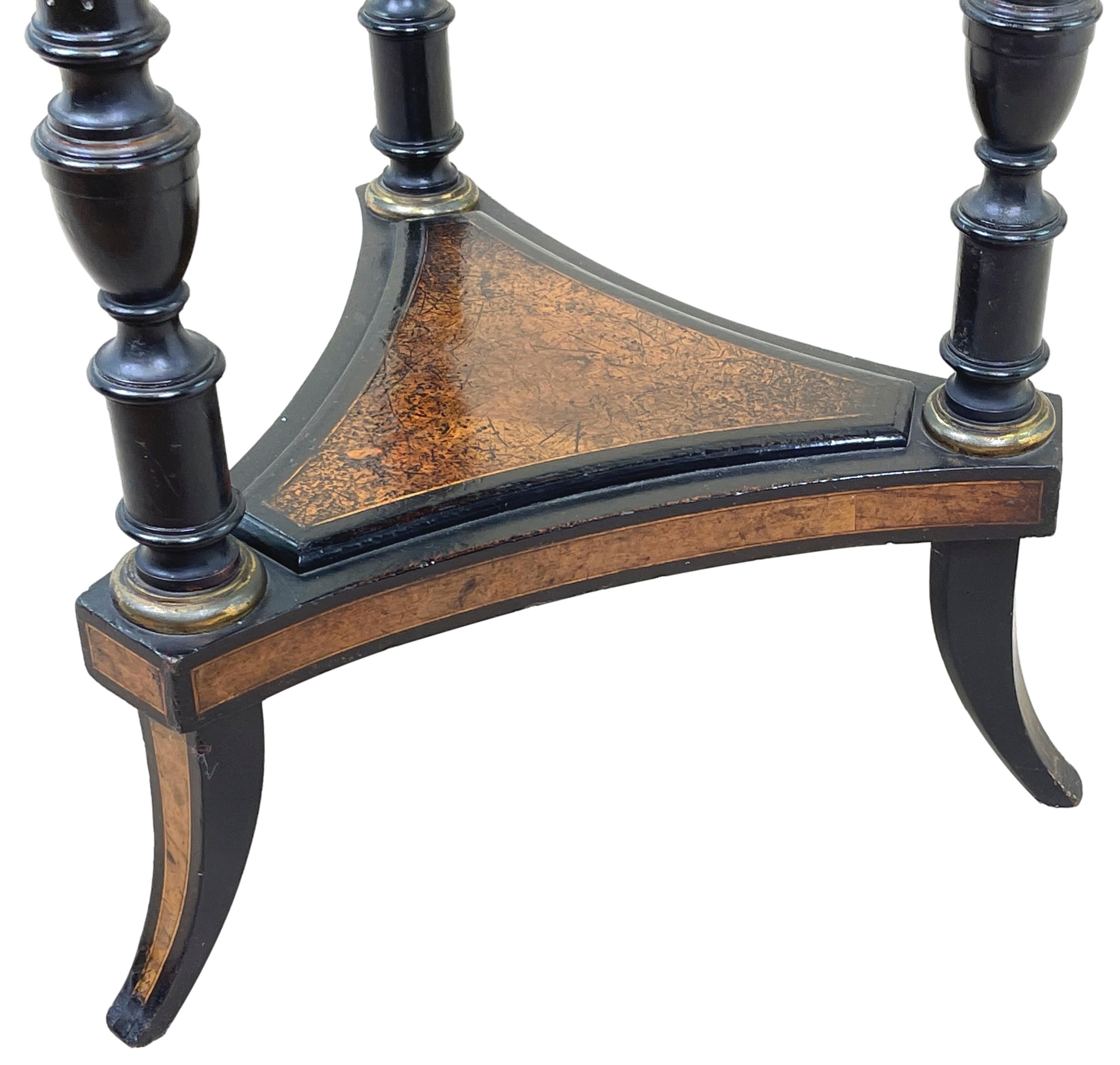 Tavolo occasionale Amboyna del XIX secolo in vendita 1