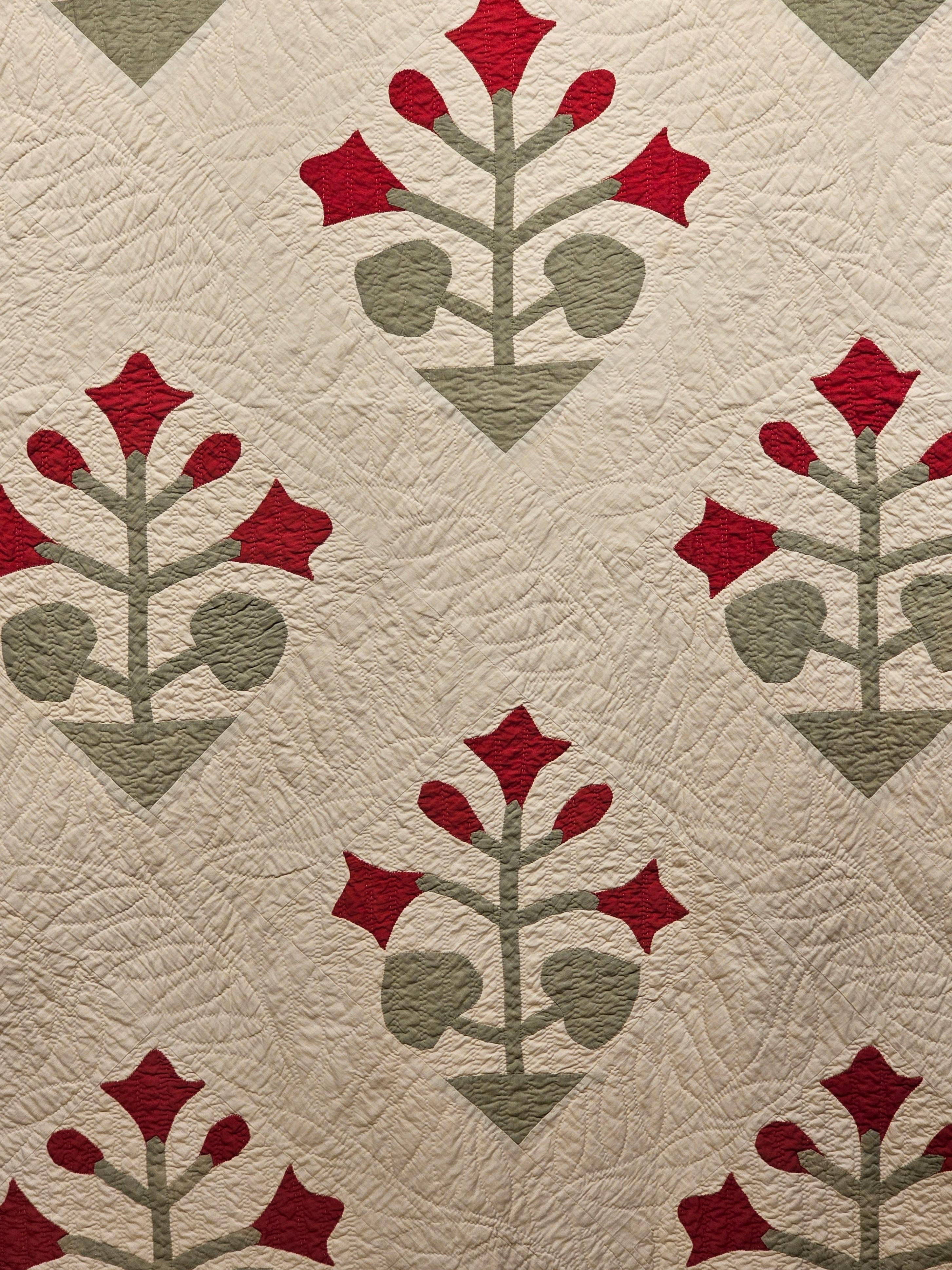 19th Century American Applique Quilt in Floral Pattern in Ivory, Red, and Green 2