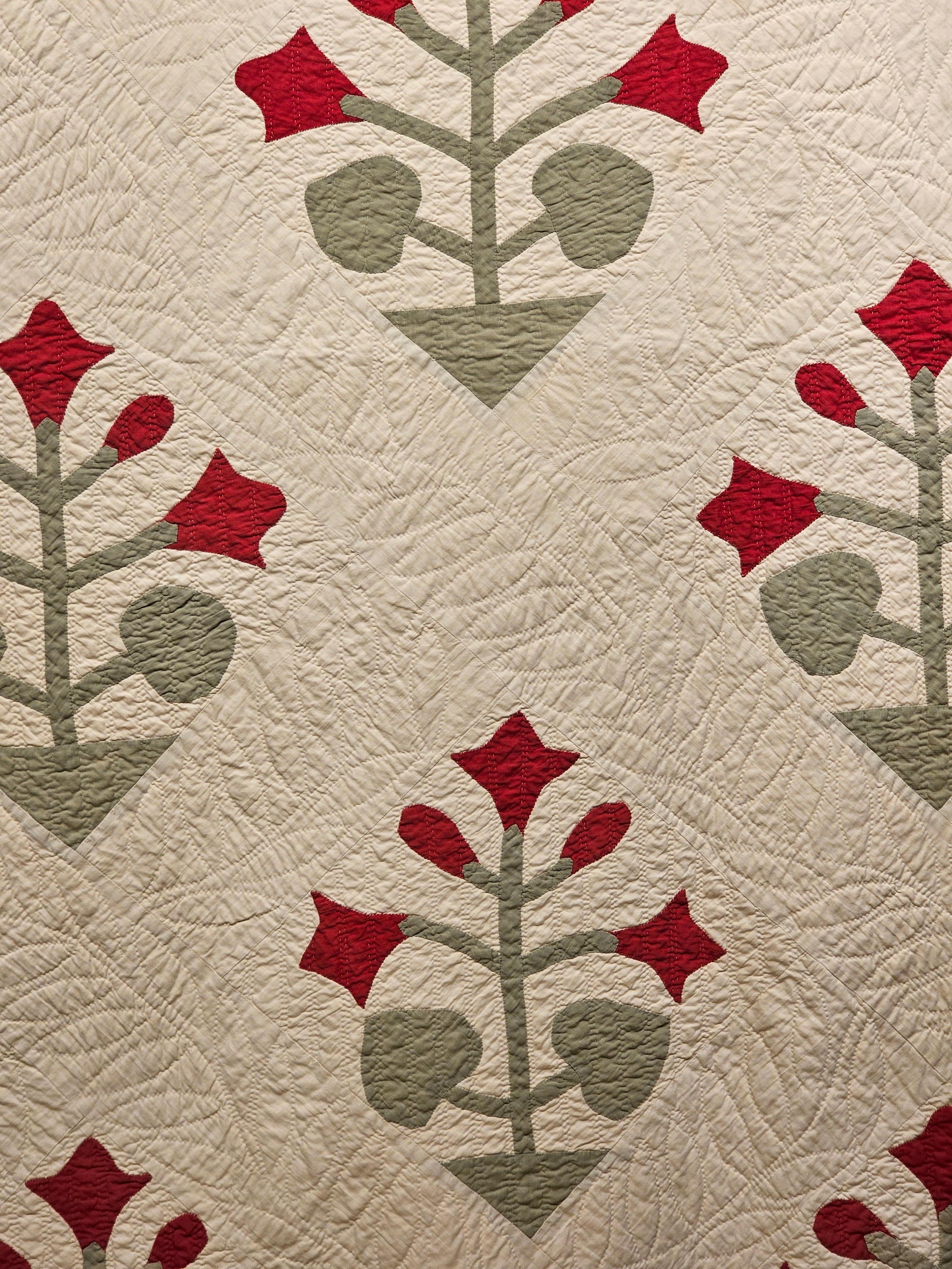 19th Century American Applique Quilt in Floral Pattern in Ivory, Red, and Green 3