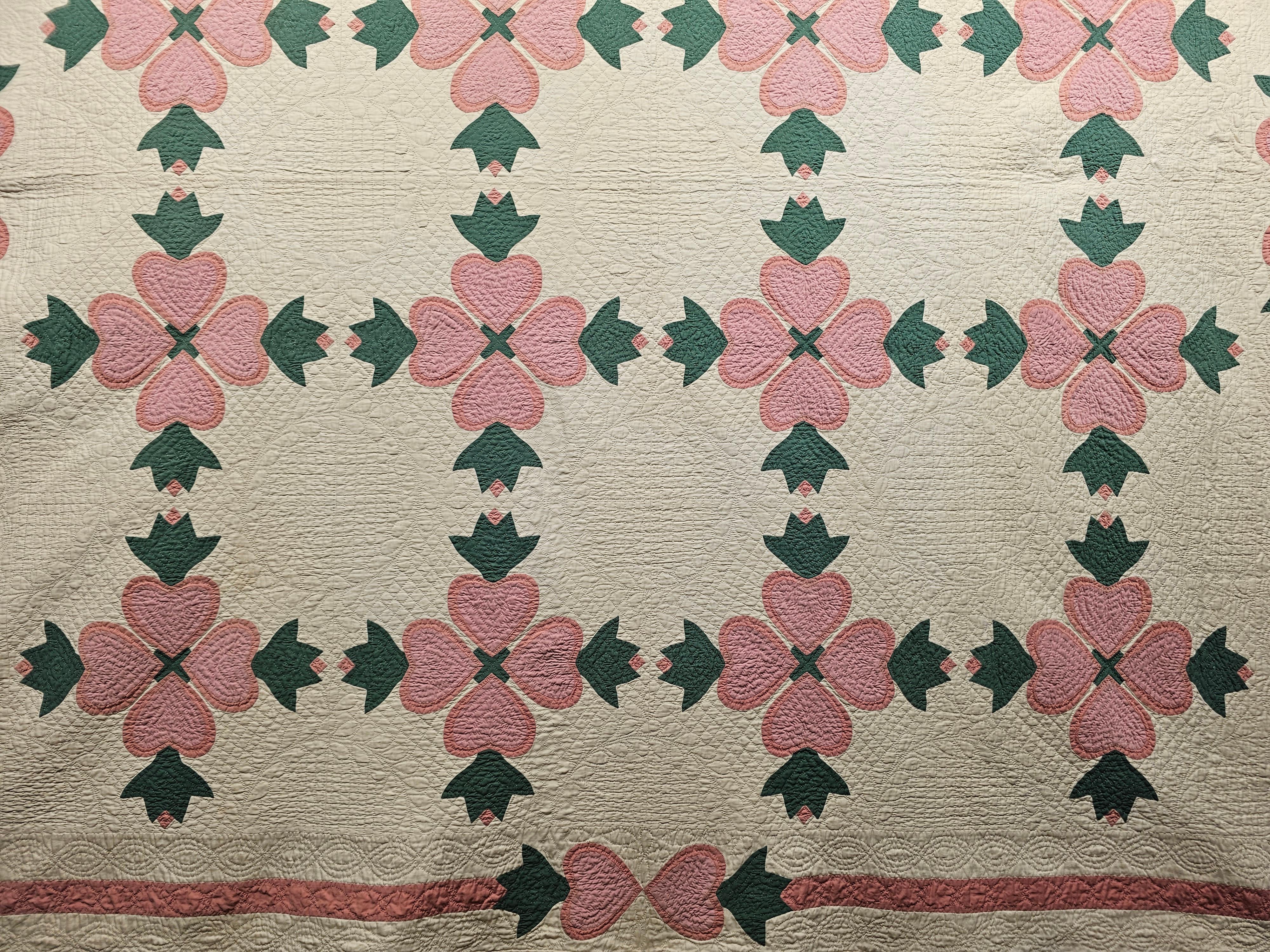 Appliqué 19th Century American Applique Quilt in Hearts and Tulips Pattern in Ivory, Pink For Sale