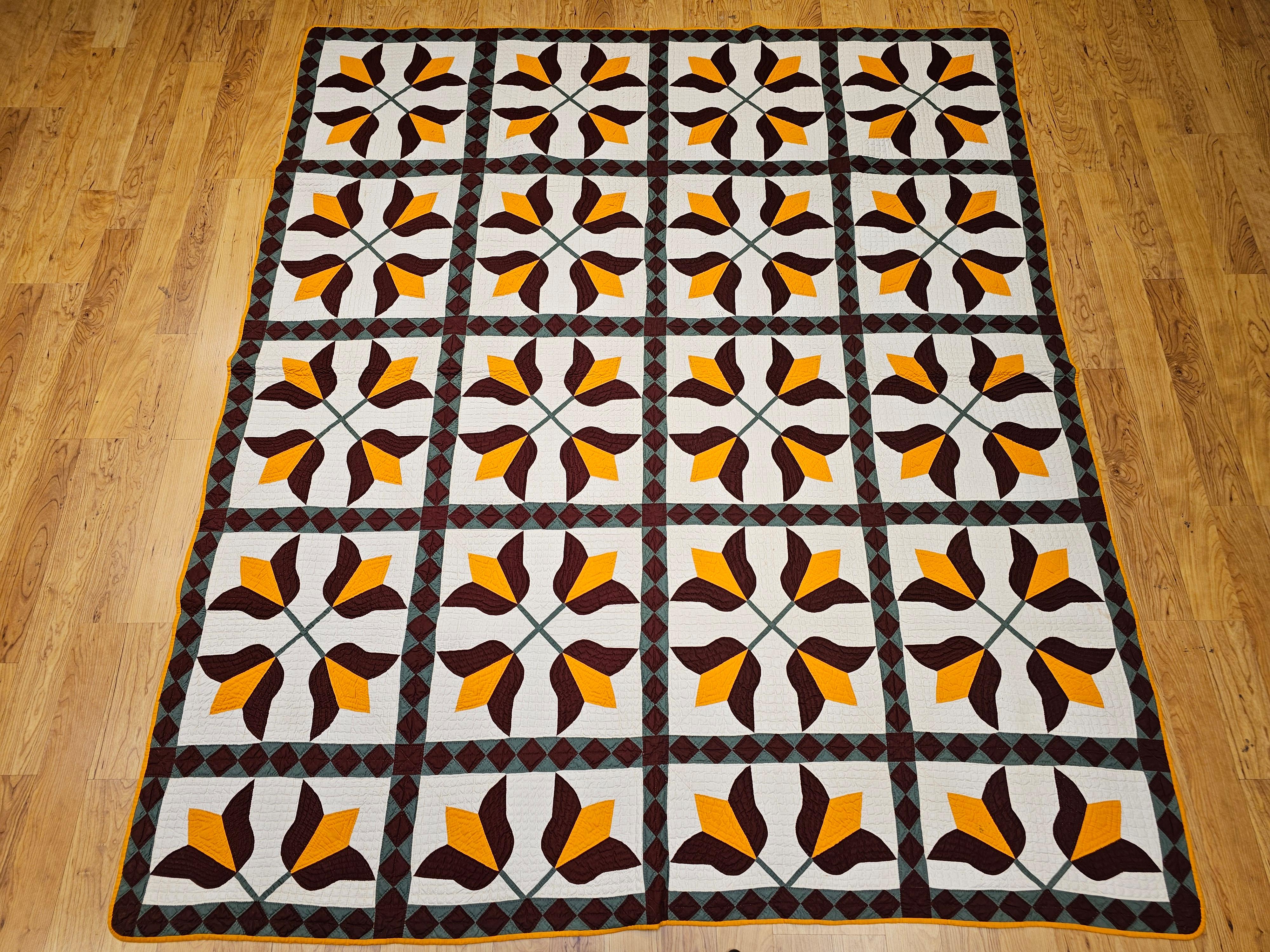 Remontez le temps avec cet époustouflant quilt appliqué américain du XIXe siècle, cousu à la main avec amour à la fin des années 1800 dans le sud des États-Unis. Avec le motif intemporel 