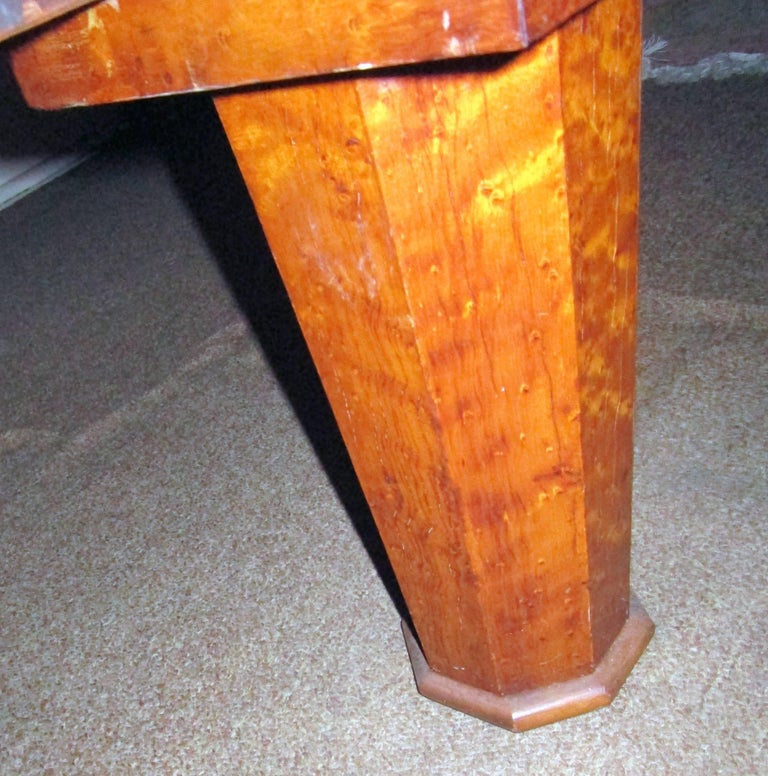 19th century American Bird'sEye and Tiger Maple Sleigh Bed For Sale at