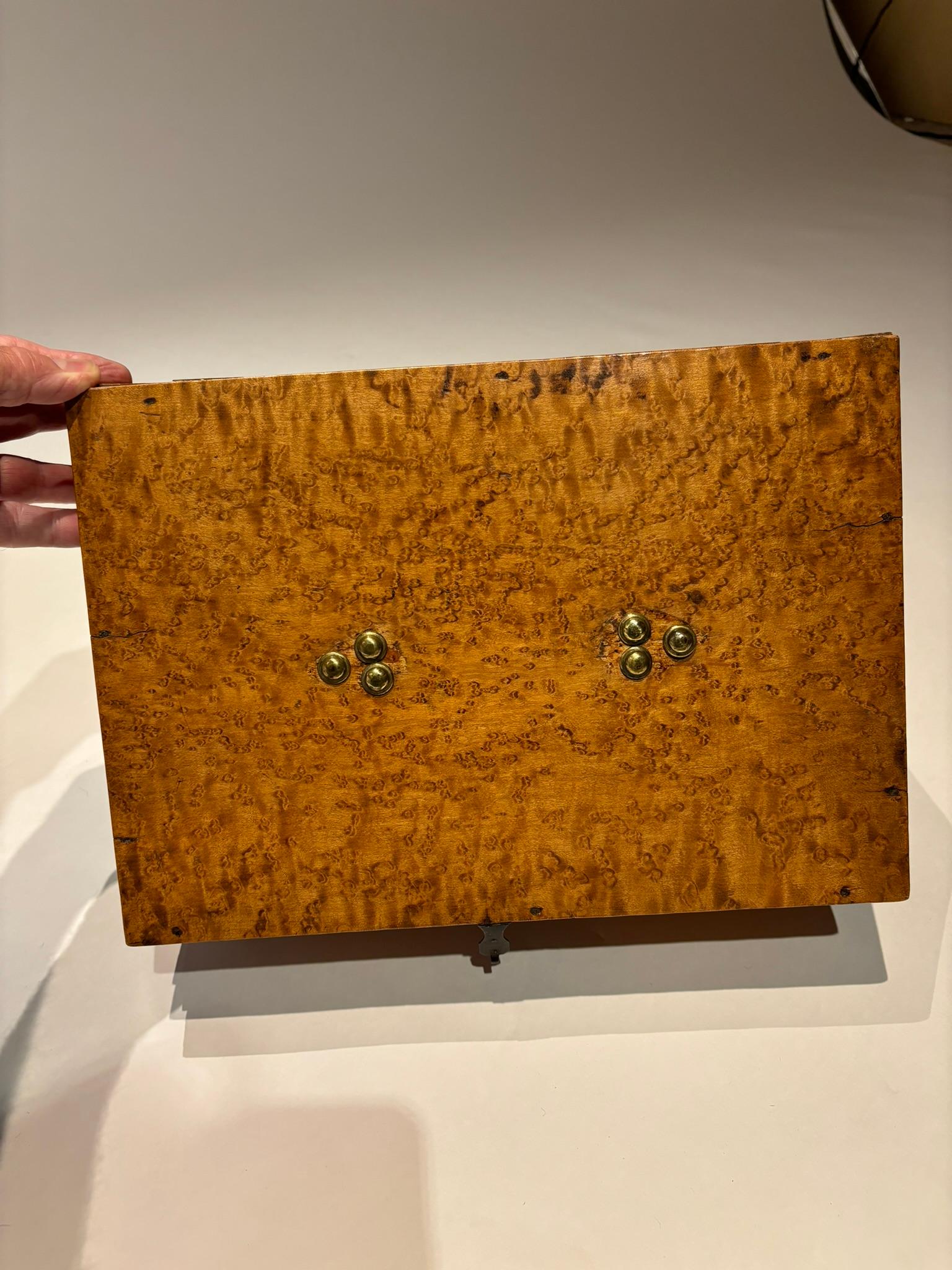 19th Century American Birds Eye Maple Wood Box In Good Condition For Sale In Stamford, CT