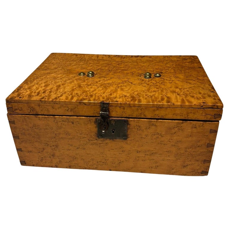 19th Century American Birds Eye Maple Wood Box 19th Century American Birds Eye Maple Wood Box