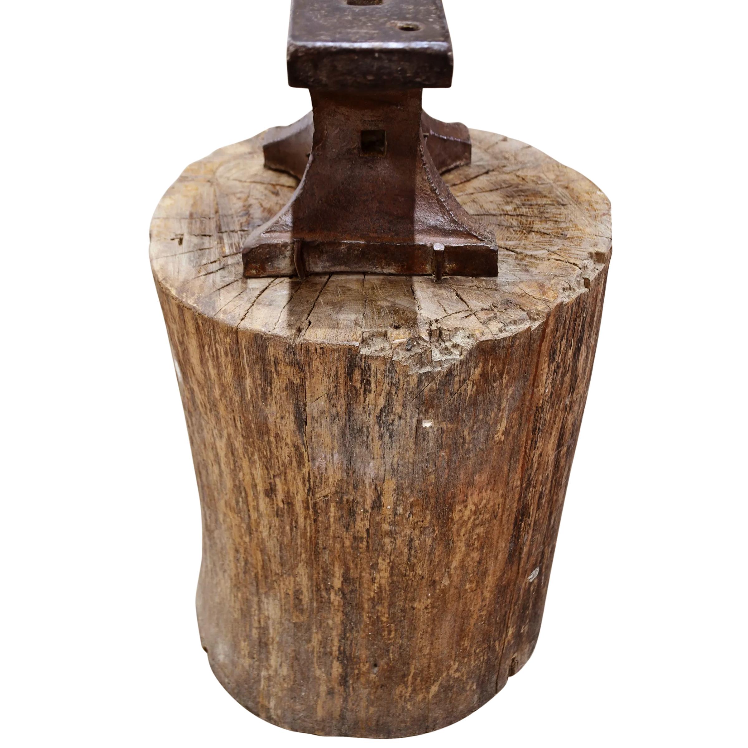 Rustic 19th Century American Blacksmith's Anvil on Tree Stump Pedestal For Sale