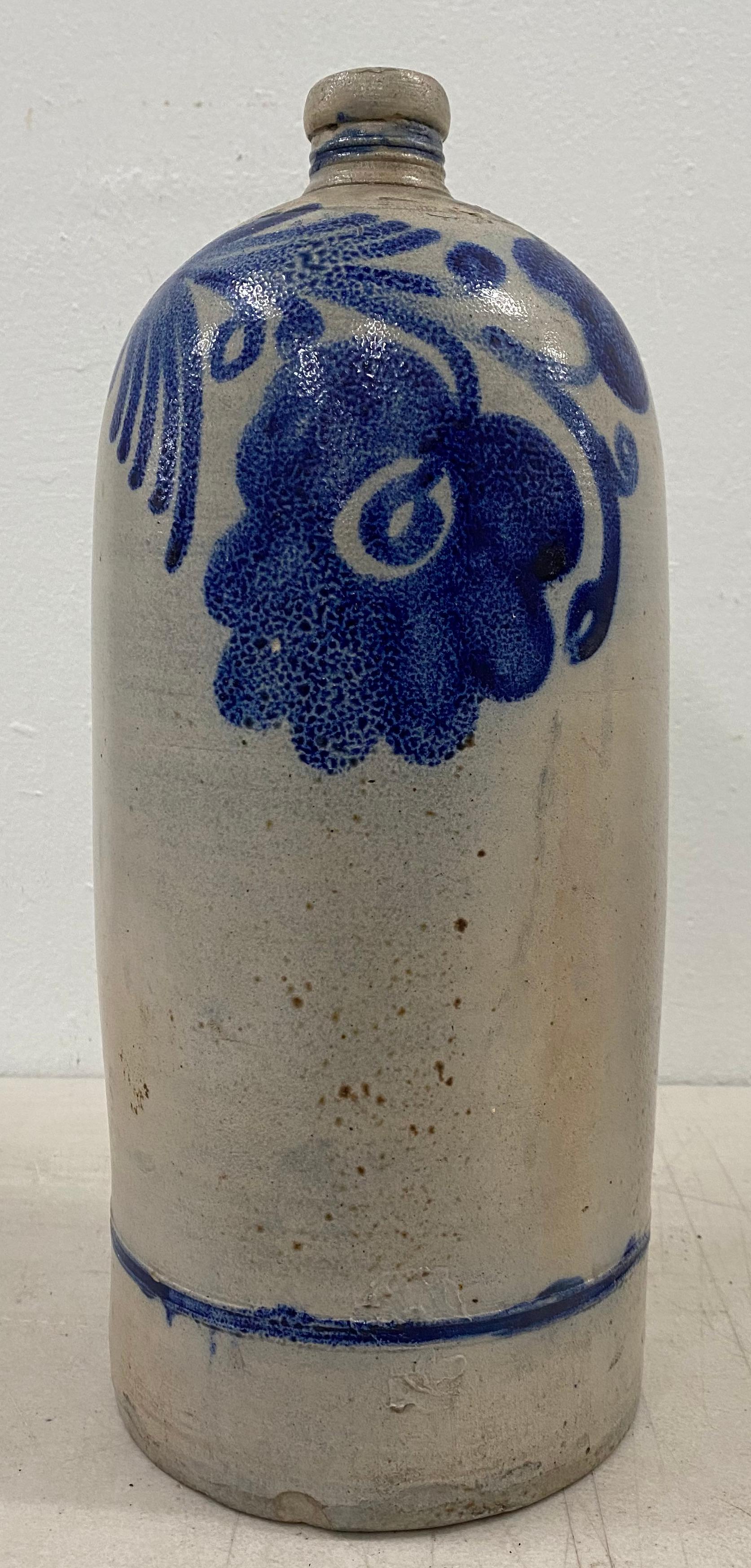 19th century American blue paint decorated stoneware jug w/ handle

The jug shows a minor chip at the base (see pics)

Measures: 6