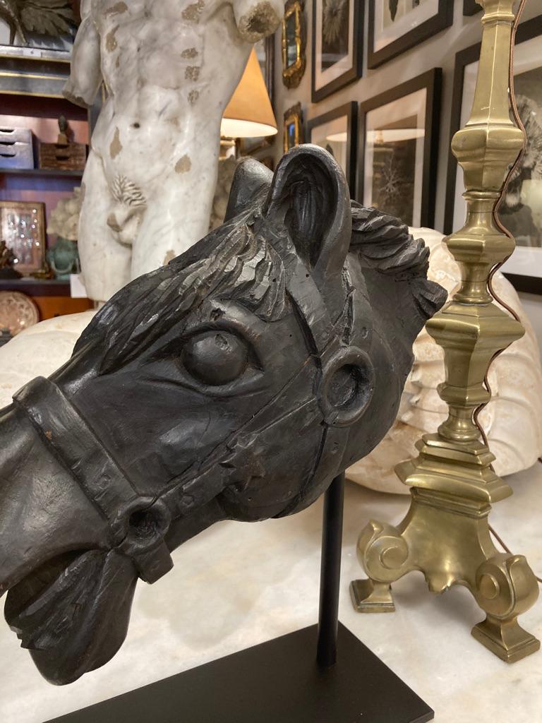 Tacheté Tête de cheval américaine en bois sculpté du 19ème siècle  en vente