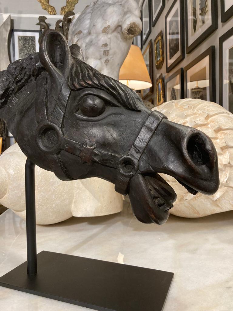 Bois Tête de cheval américaine en bois sculpté du 19ème siècle  en vente