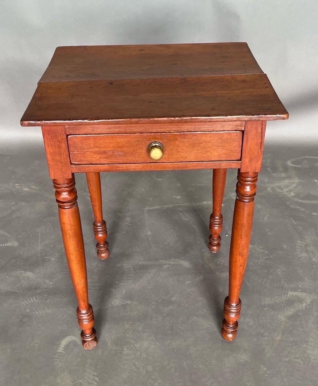 19th Century American cherry one drawer stand with turned legs and feet  For Sale 1