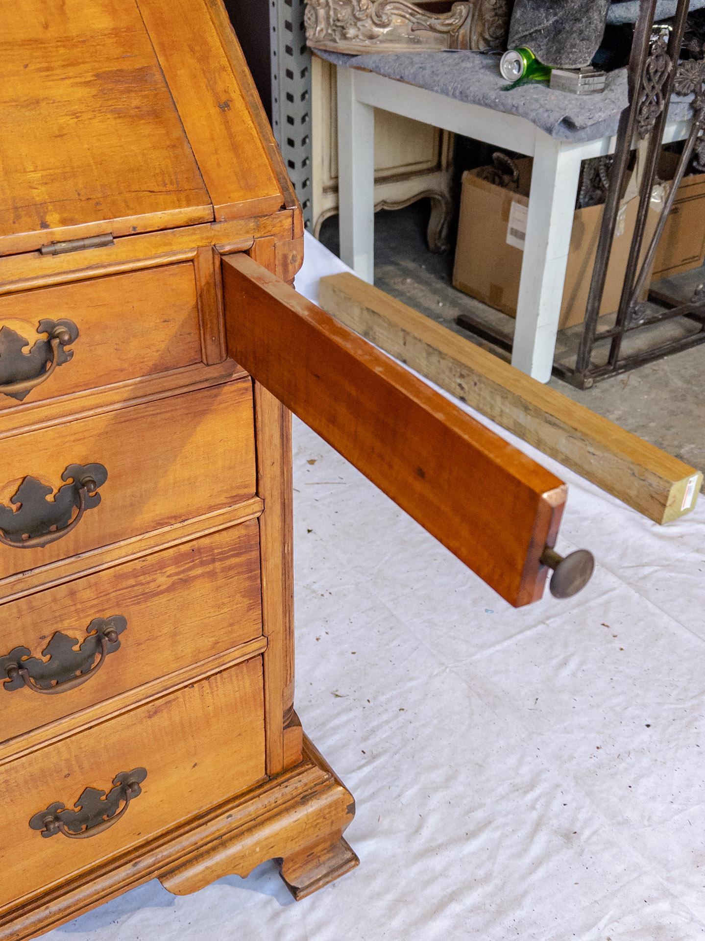 19th Century American Chippendale Maple Slant Front Secretary / Desk For Sale 6