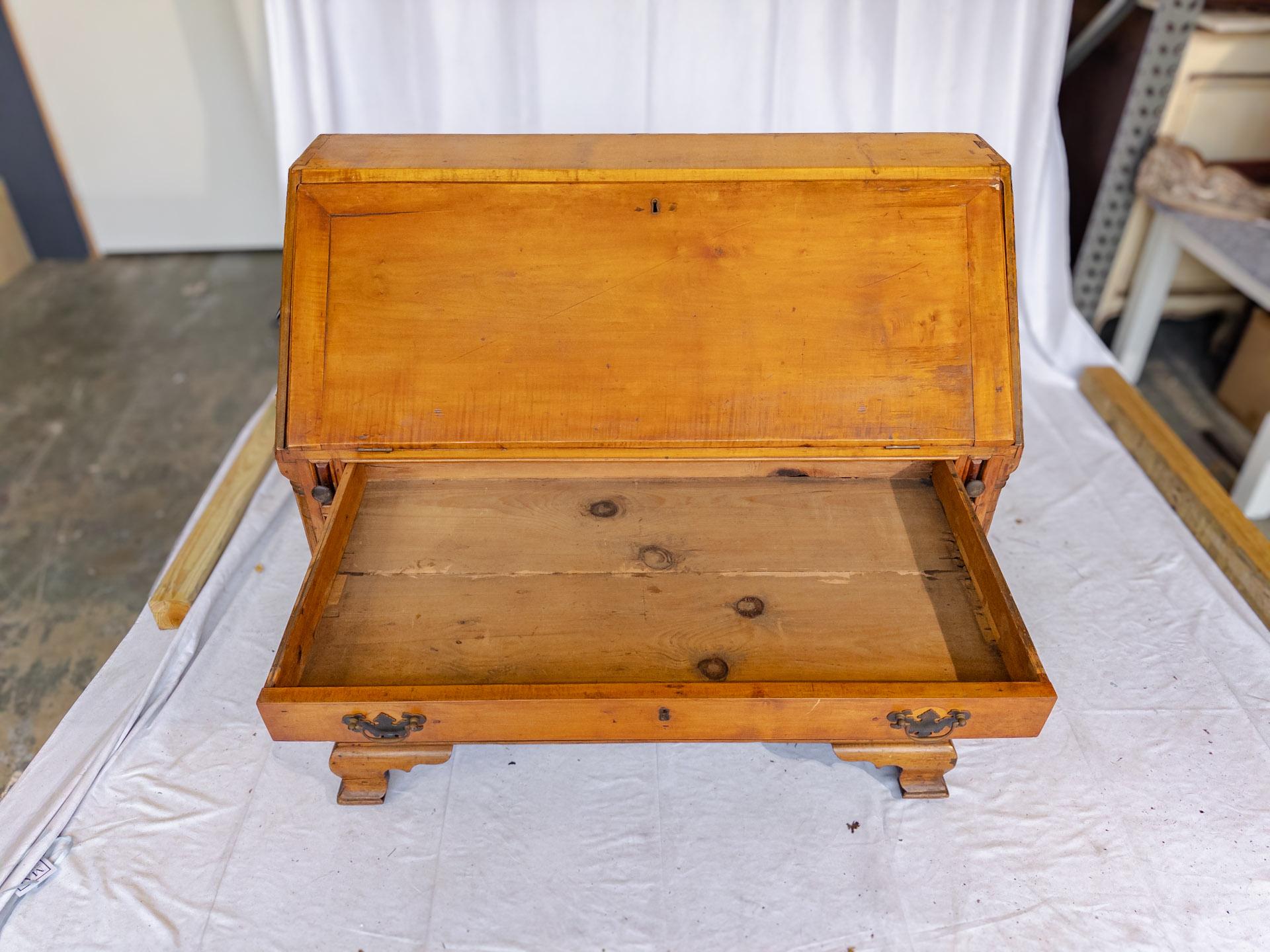 19th Century American Chippendale Maple Slant Front Secretary / Desk For Sale 8