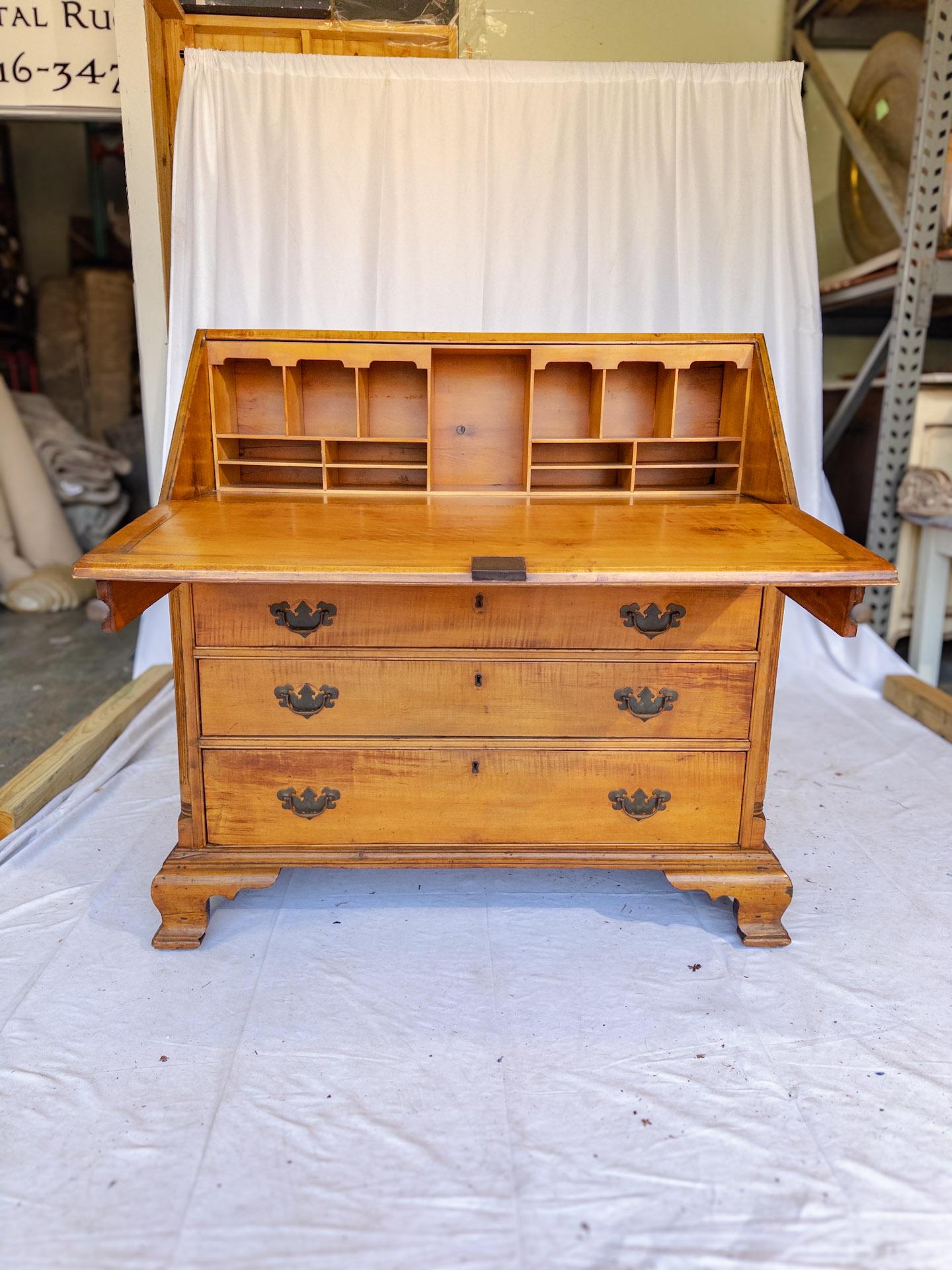 19th Century American Chippendale Maple Slant Front Secretary / Desk For Sale 2