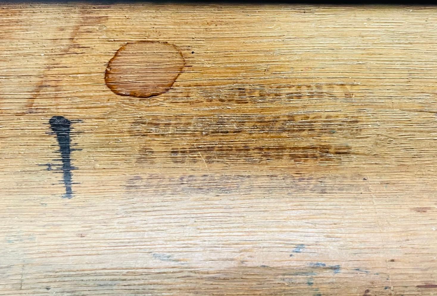 19th Century American Classical Revival Writing Table in Solid Oak en venta 11