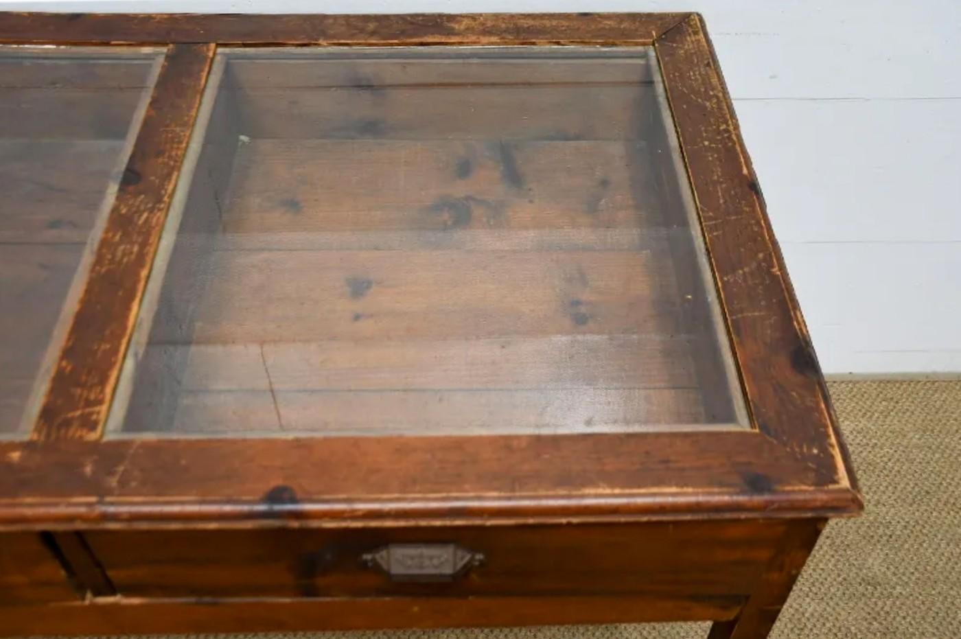19th Century American Country Haberdashery Display Showcase Table In Good Condition In Forney, TX