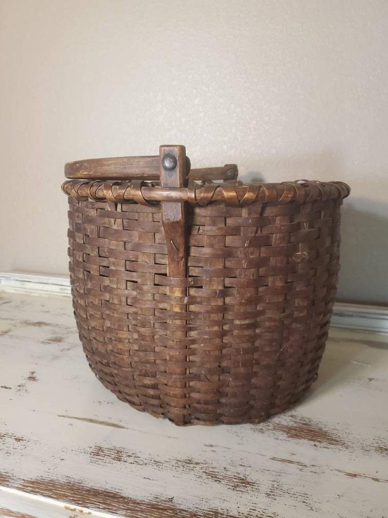 Woven 19th Century American County Gathering Basket For Sale
