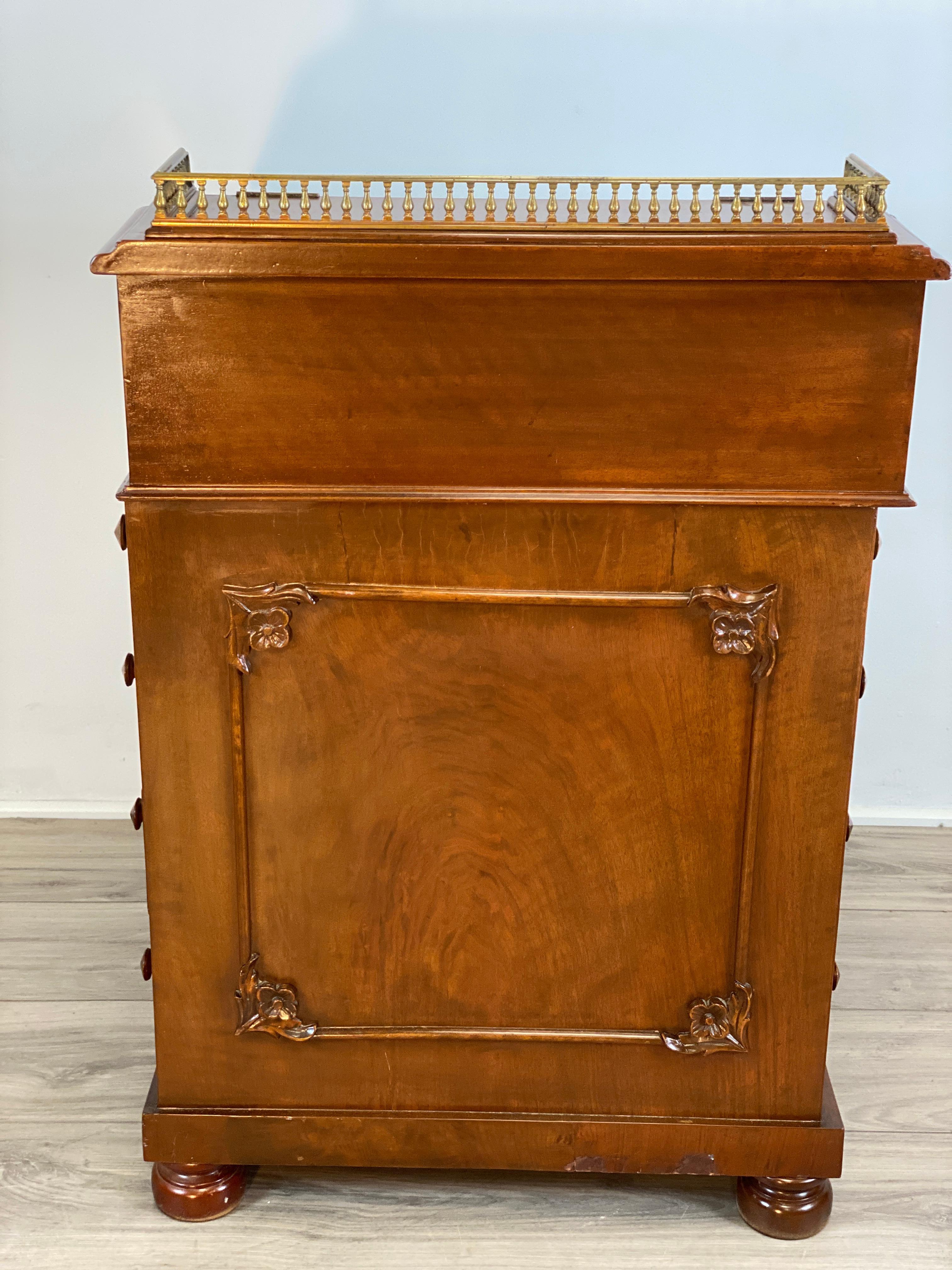 Late Victorian 19th Century American Davenport Desk