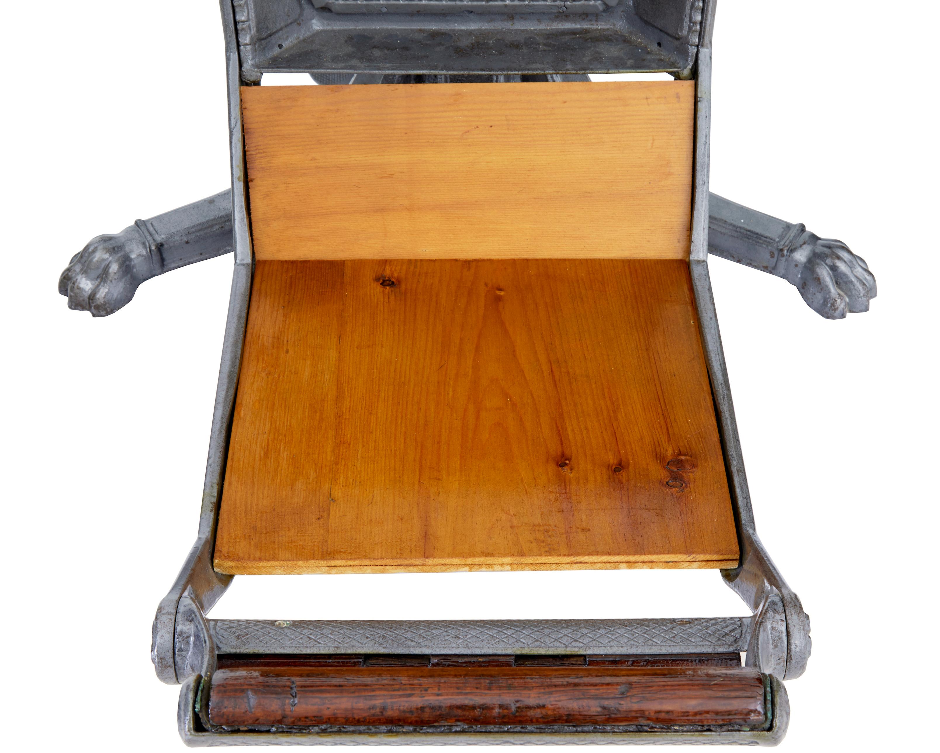 Cast 19th century American decorative cast iron dentist chair For Sale