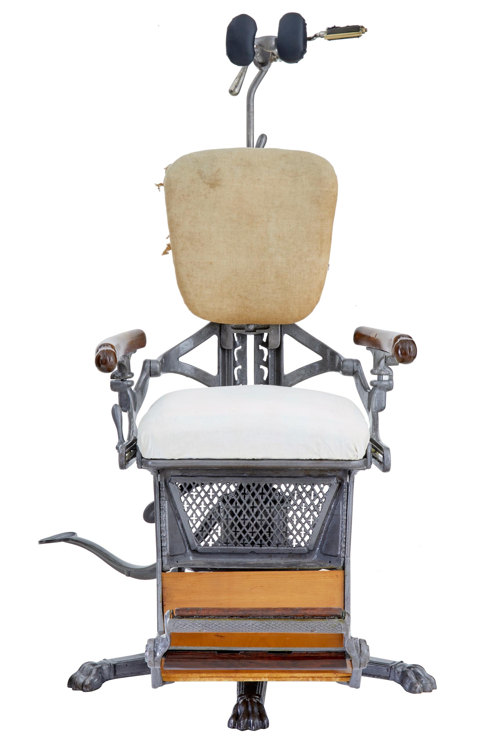 19th century American decorative cast iron dentist chair For Sale 2