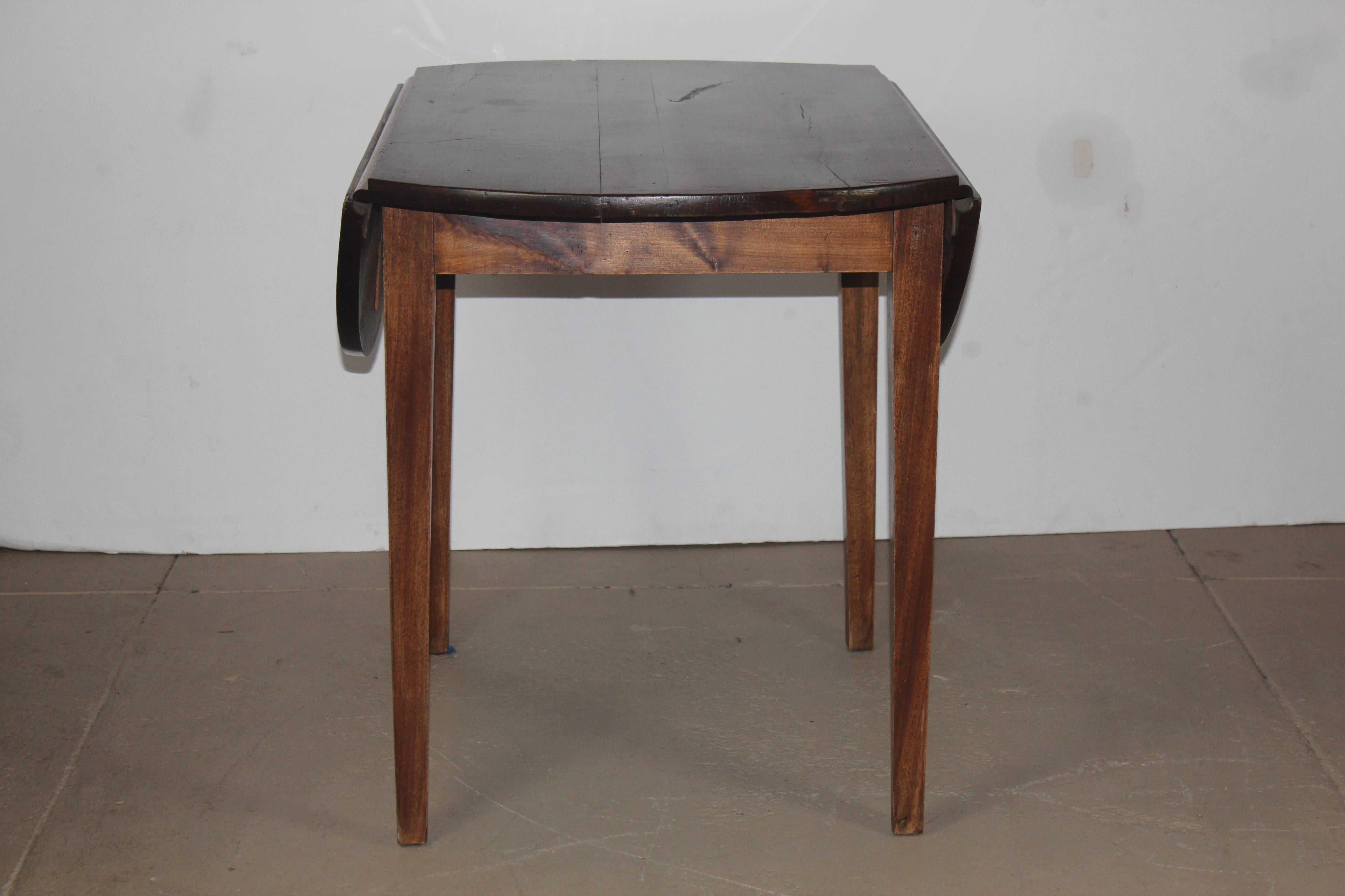 19th Century French Drop-Leaf Table In Excellent Condition In Pomona, CA