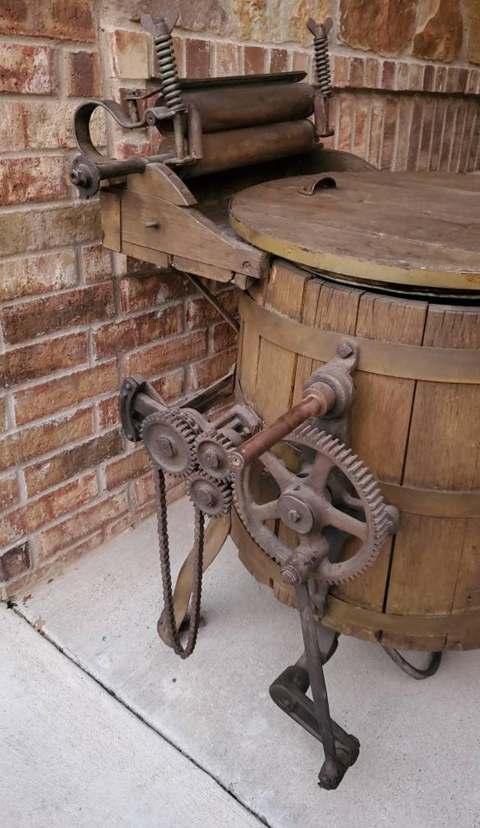 19th Century American Early Washing Machine with Mangle 2