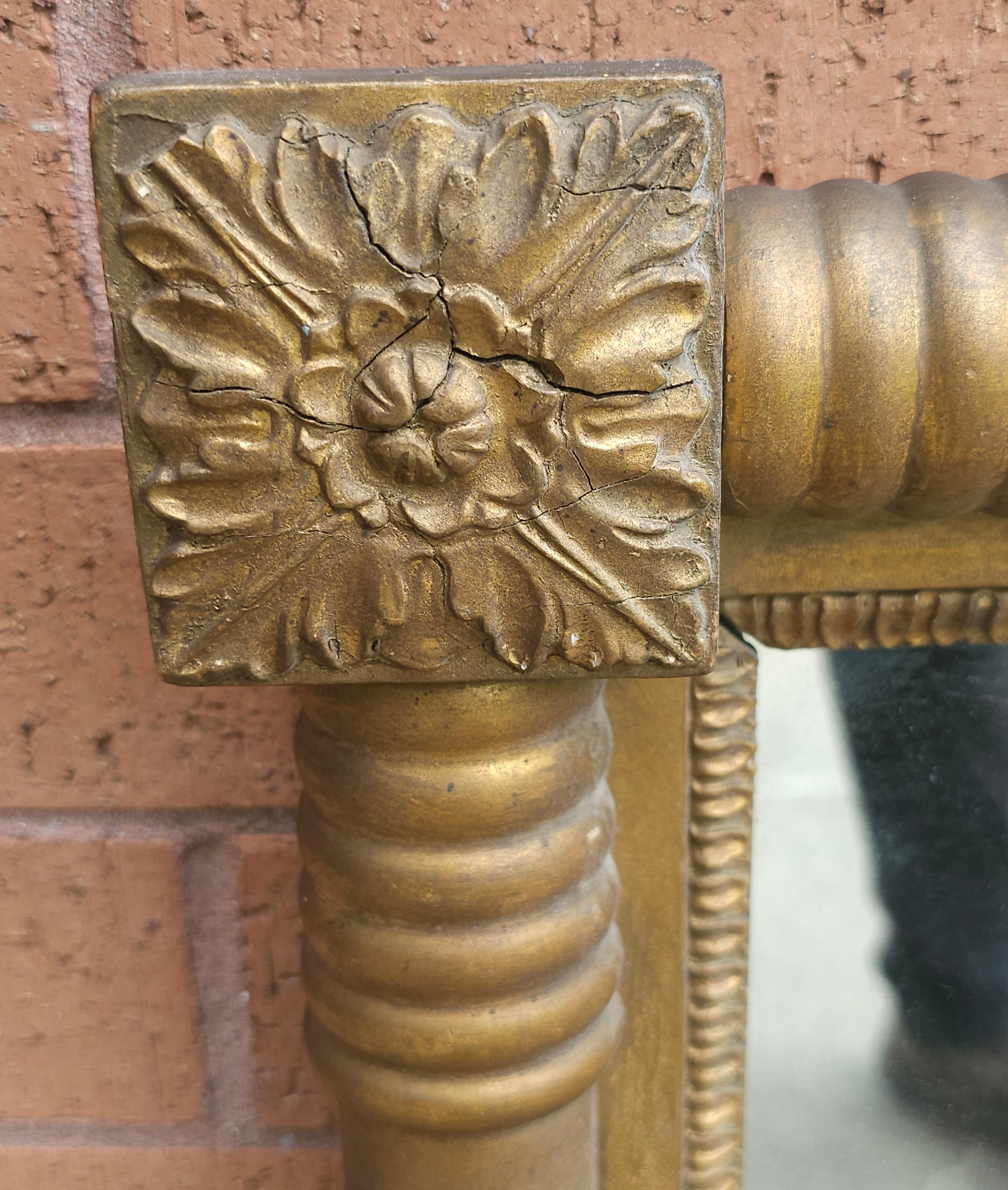 XIXe siècle Miroir à encadrement en bois doré de style Empire américain du 19e siècle en vente