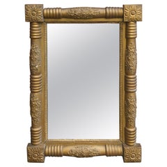 Specchio con cornice in legno dorato in stile impero americano del XIX secolo