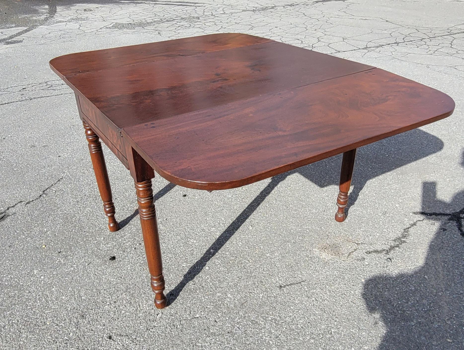 19th Century American Empire Federal Flame Mahogany Drop-Leaf Dining Table For Sale 8
