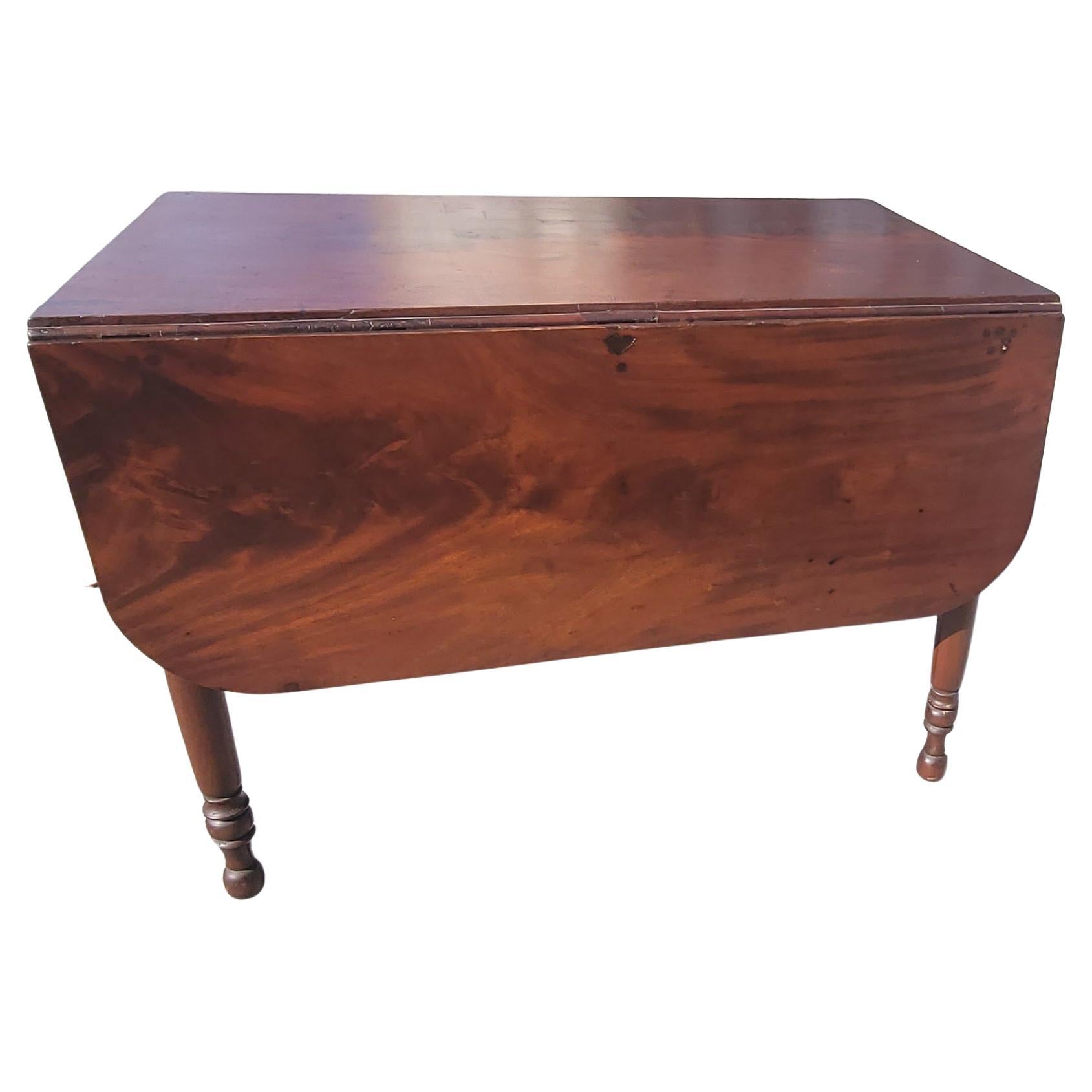 19th Century American Empire Federal Flame Mahogany Drop-Leaf Dining Table In Good Condition For Sale In Germantown, MD