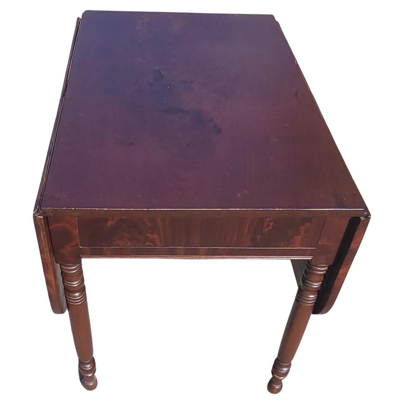 19th Century American Empire Federal Flame Mahogany Drop-Leaf Dining Table For Sale 1