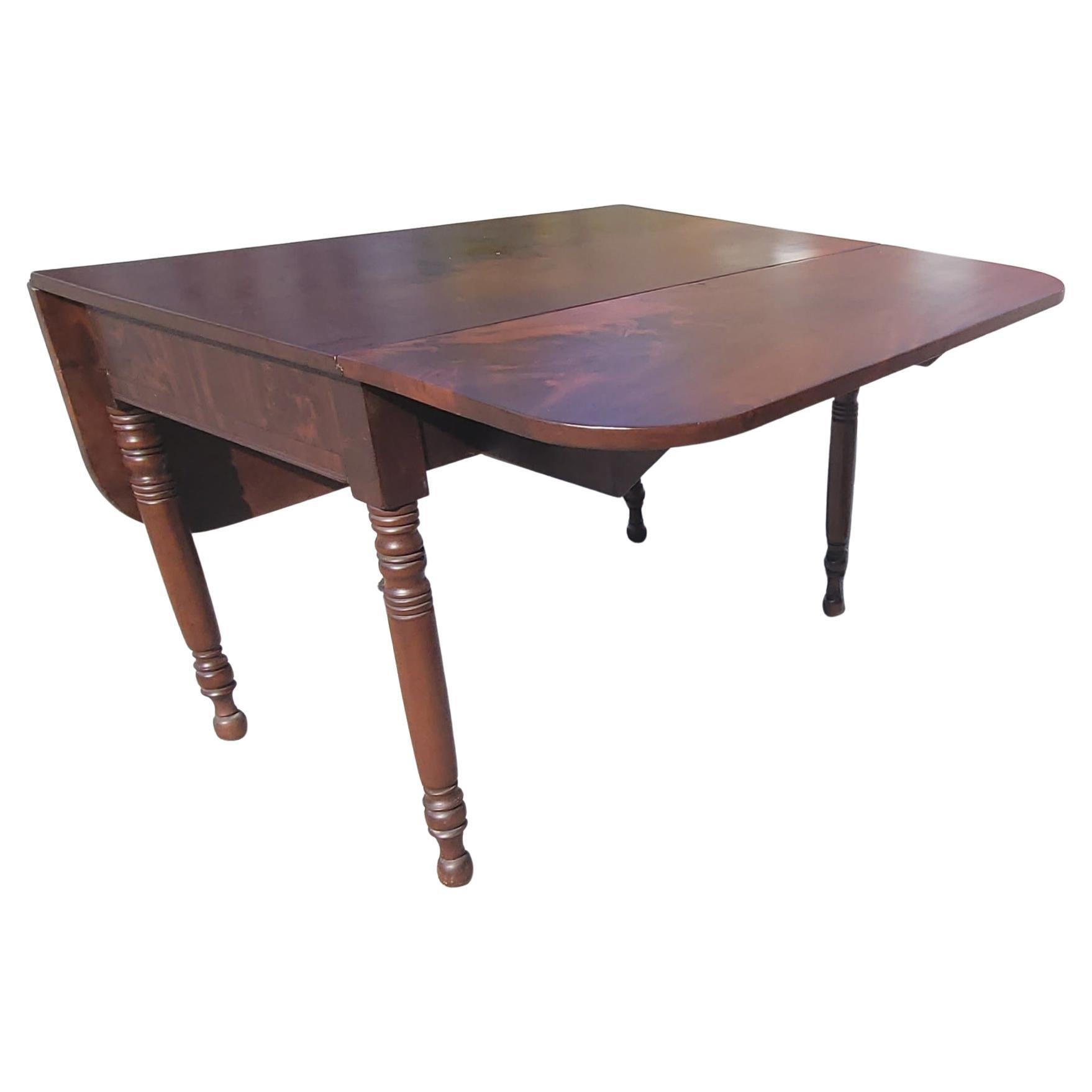 19th Century American Empire Federal Flame Mahogany Drop-Leaf Dining Table For Sale 2
