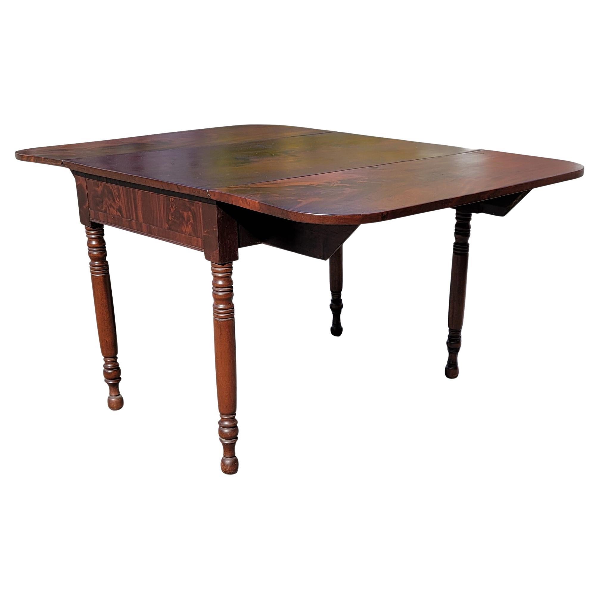 19th Century American Empire Federal Flame Mahogany Drop-Leaf Dining Table For Sale 4