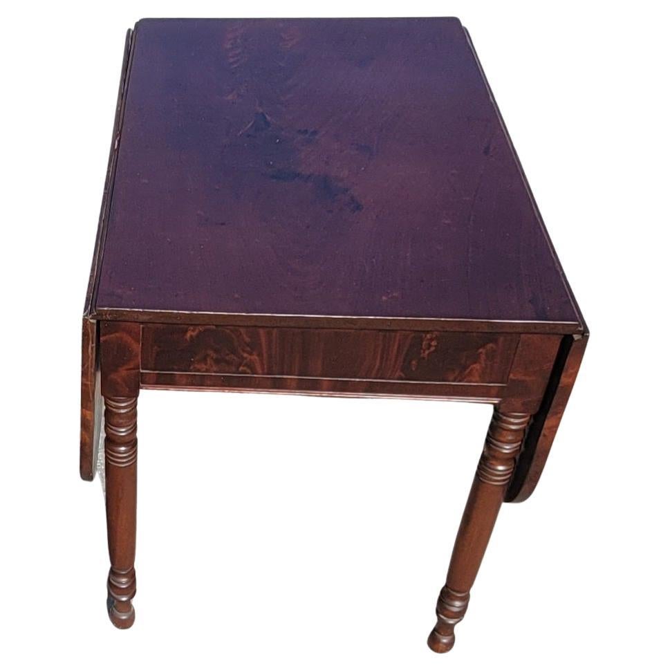 Table de salle à manger à abattant en acajou flammé de l'Empire américain du XIXe siècle en vente 4