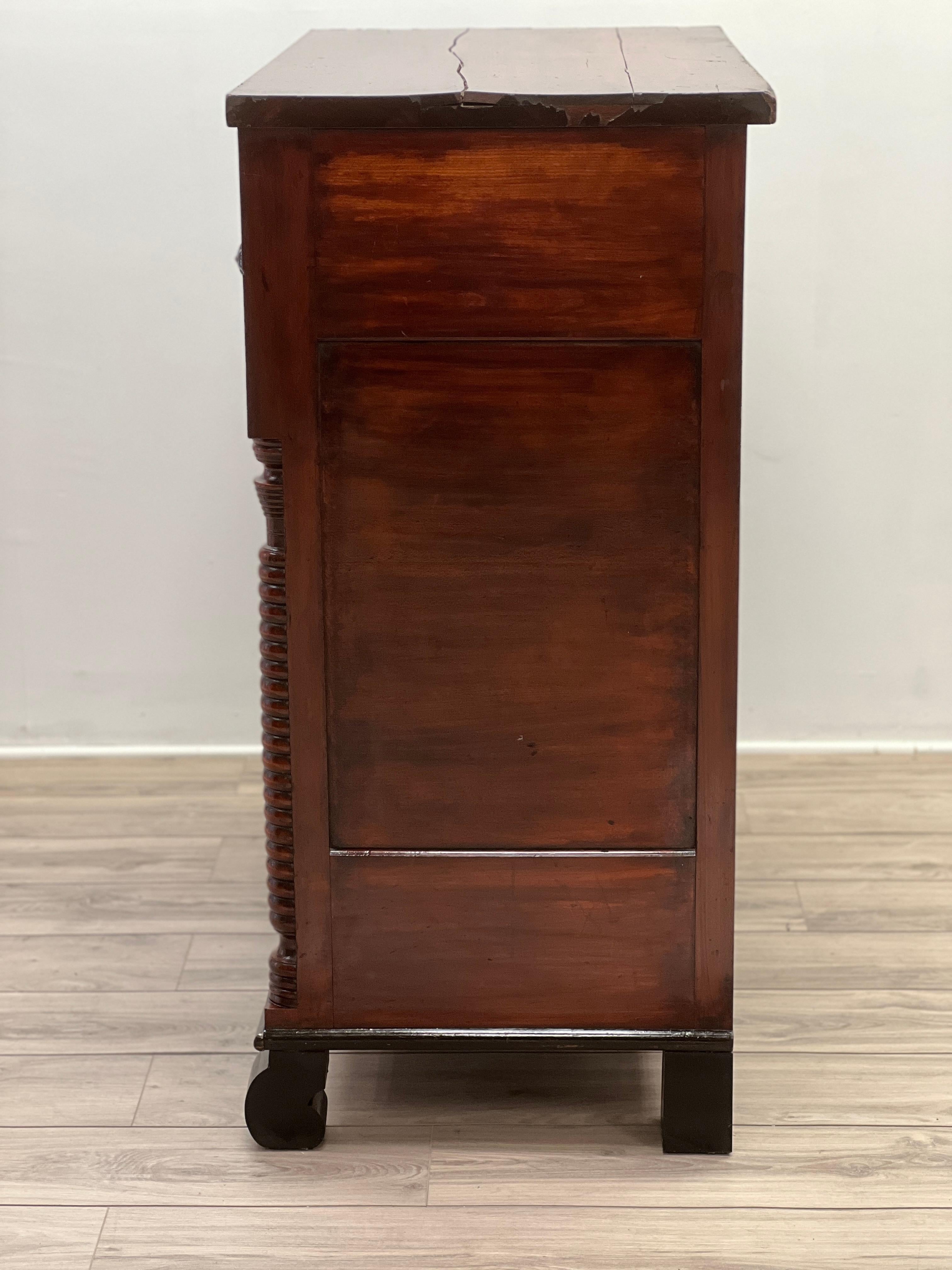 19th Century American Empire Flamed Mahogany Chest of Drawers For Sale 3