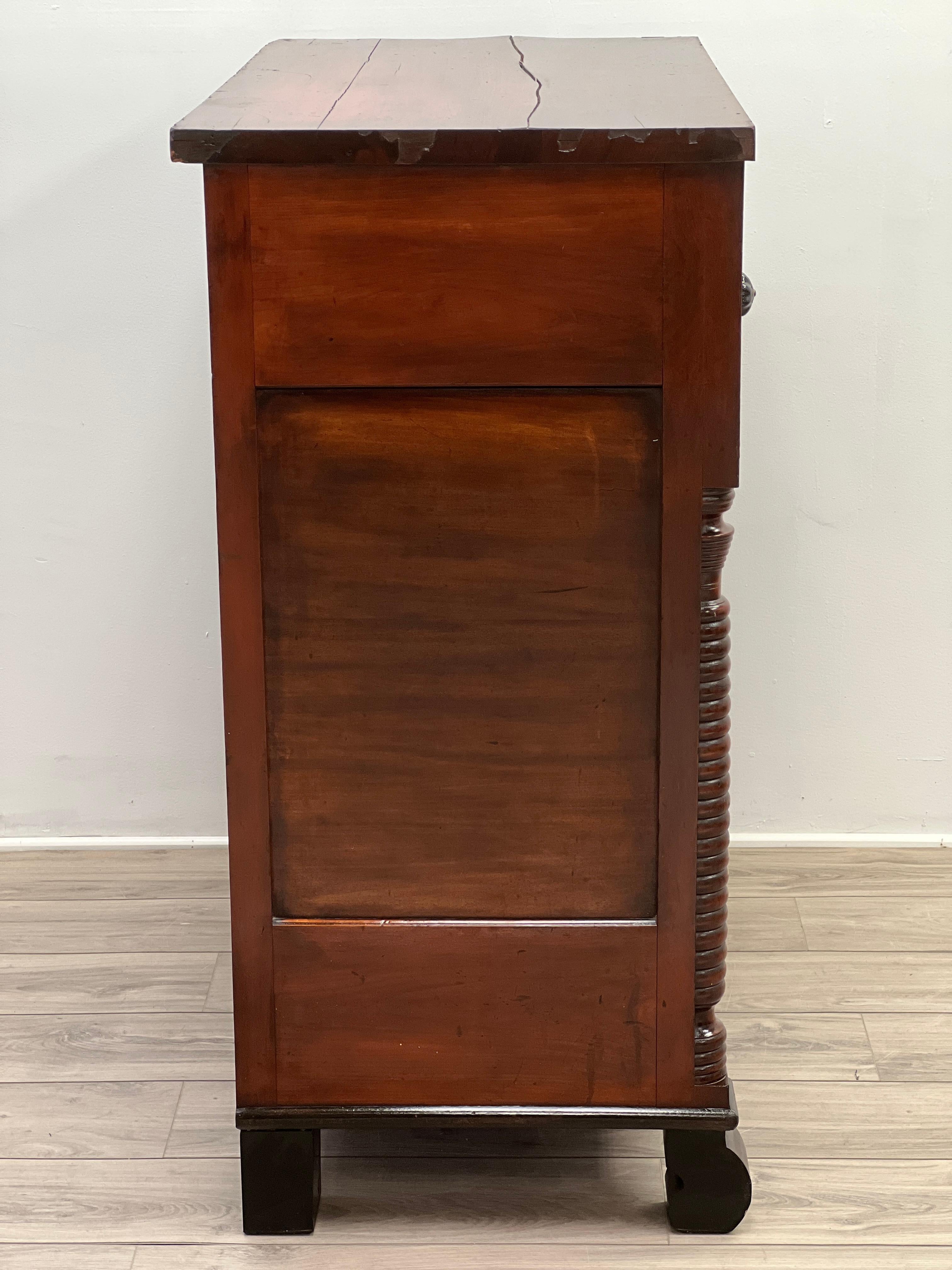 19th Century American Empire Flamed Mahogany Chest of Drawers For Sale 5