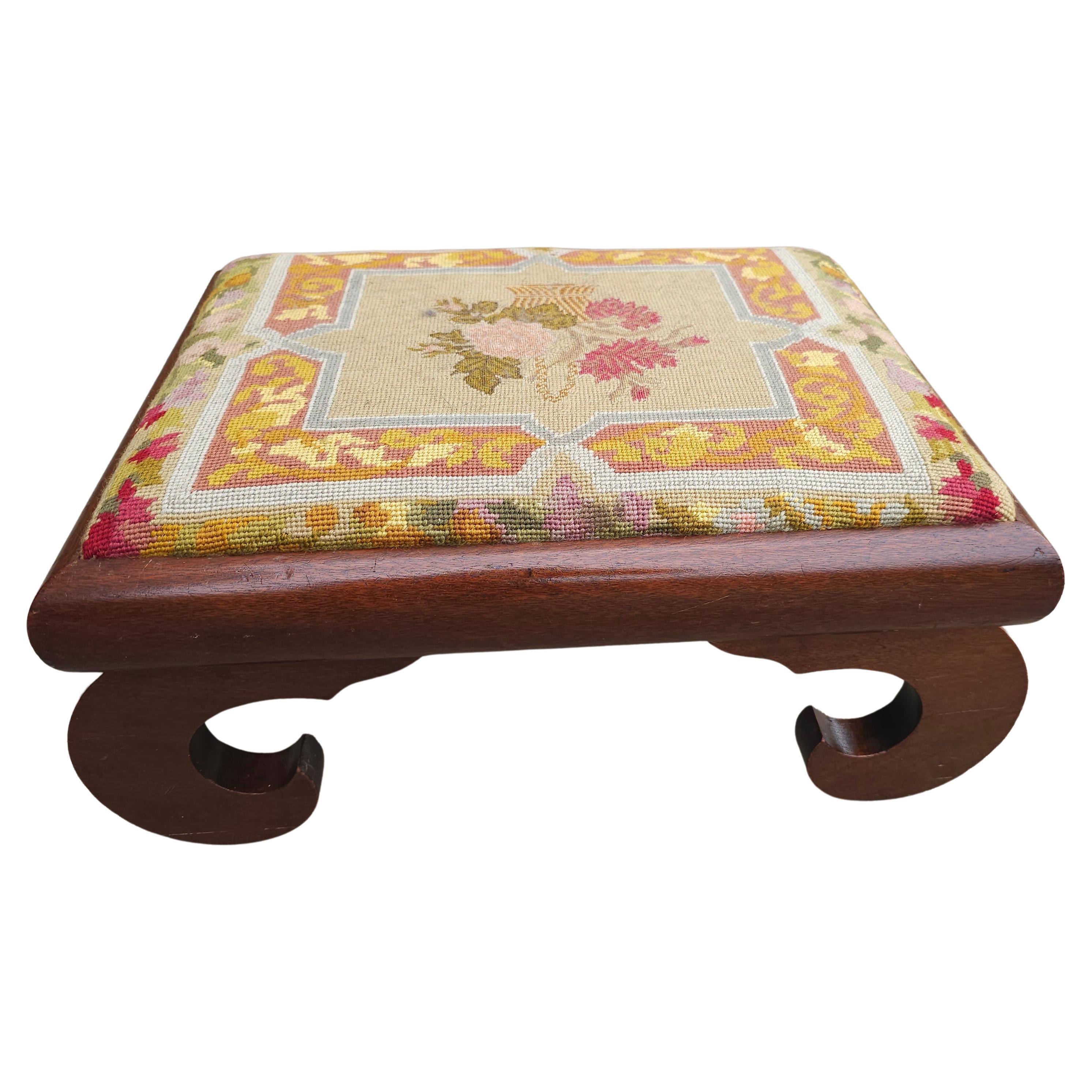 19th Century American Empire Magogany and Needlepoint Upholstered Foot Stool For Sale 2