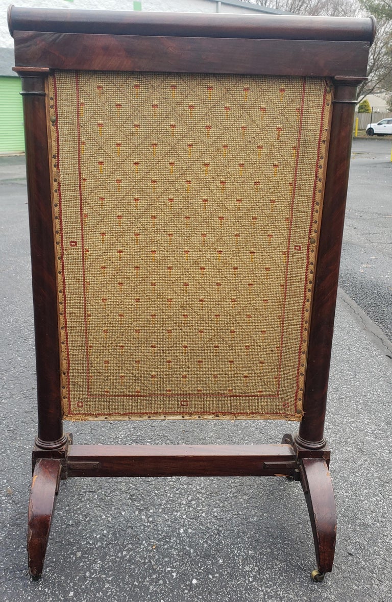 Ancien Pare-feu / Coupe-feu En Tapisserie - Broderie Sur Chêne Sculpté Vintage - Style Antique UK - 49x76 Cm