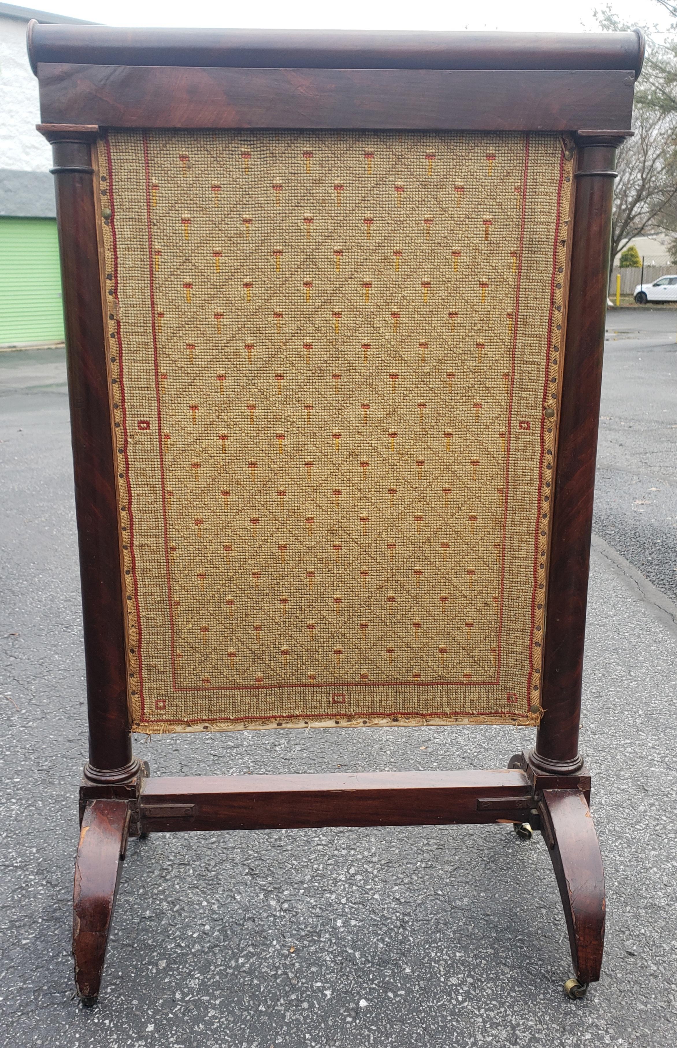 19th Century American Empire Mahogany and Needlepoint Fire Screen on Wheels In Good Condition For Sale In Germantown, MD
