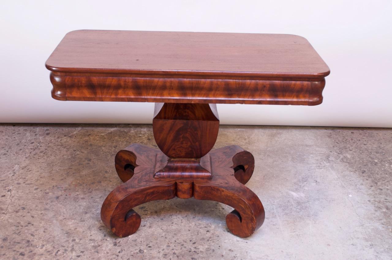 19th Century American Empire Mahogany Burl Parlor Table For Sale 5