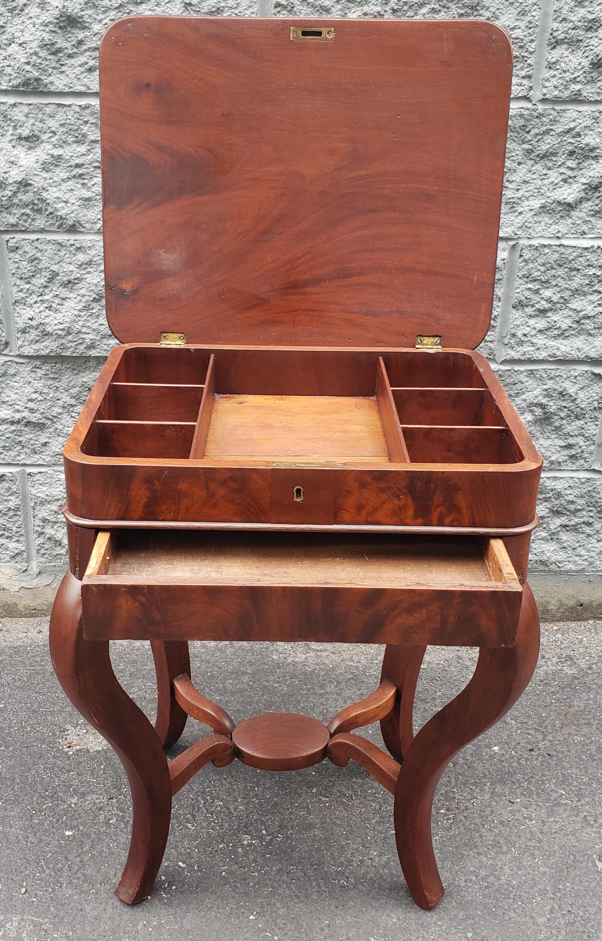 Stained 19th Century American Empire One-Drawer Flame Mahogany Sewing or Work Table For Sale
