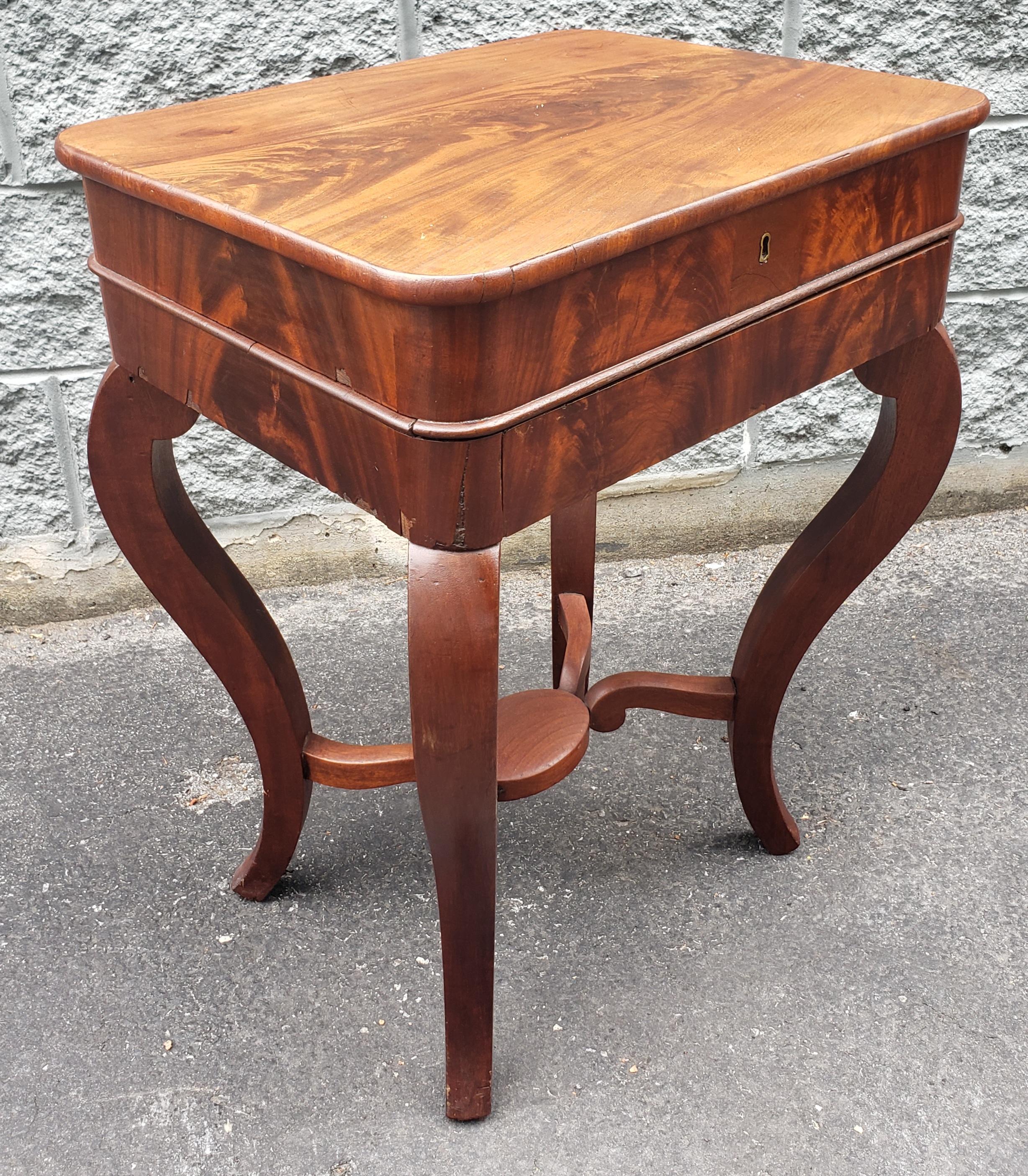 19th Century American Empire One-Drawer Flame Mahogany Sewing or Work Table For Sale 3