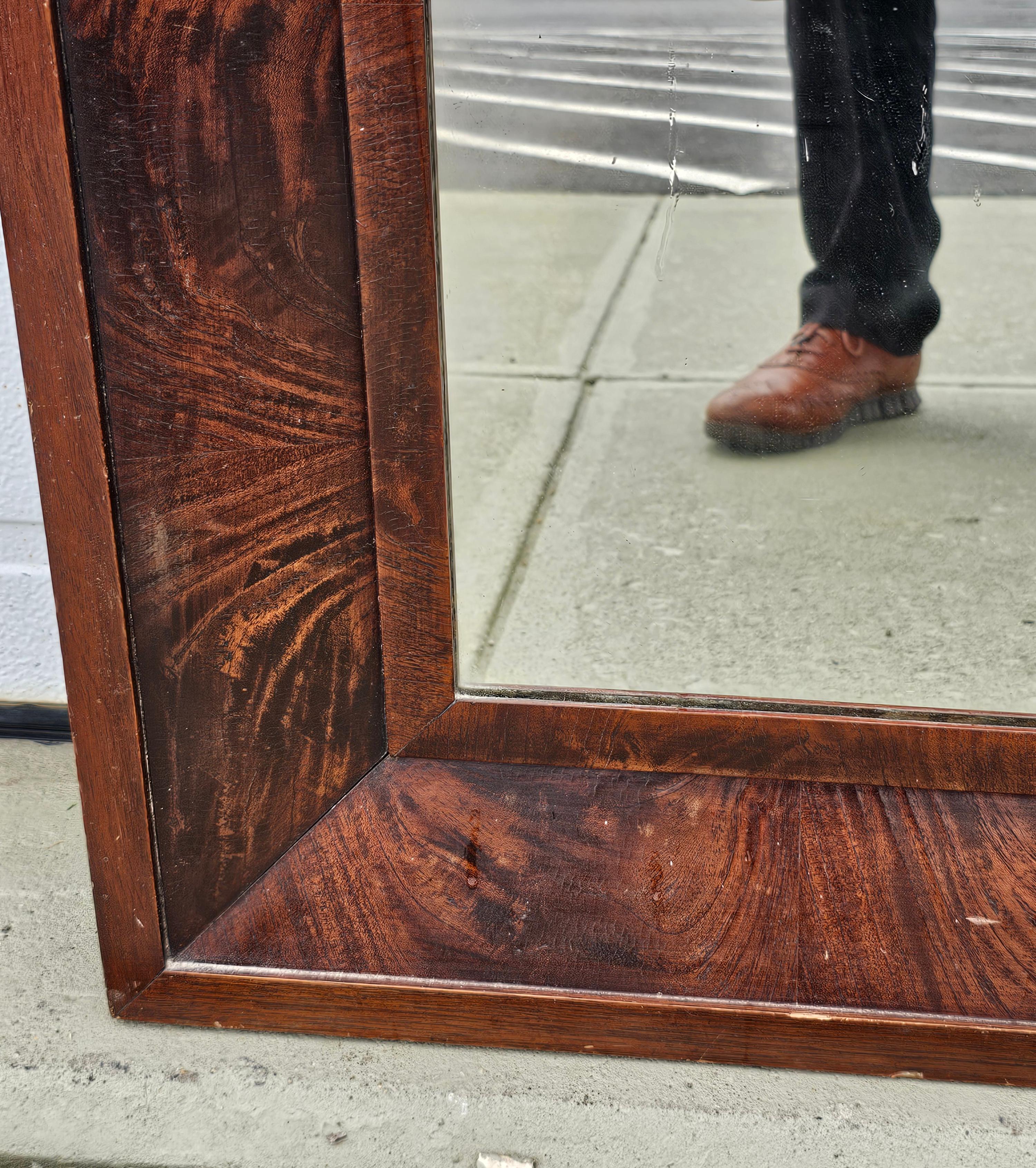 Miroir triptyque en acajou encadré d'ogives, style Empire américain du 19e siècle en vente 3