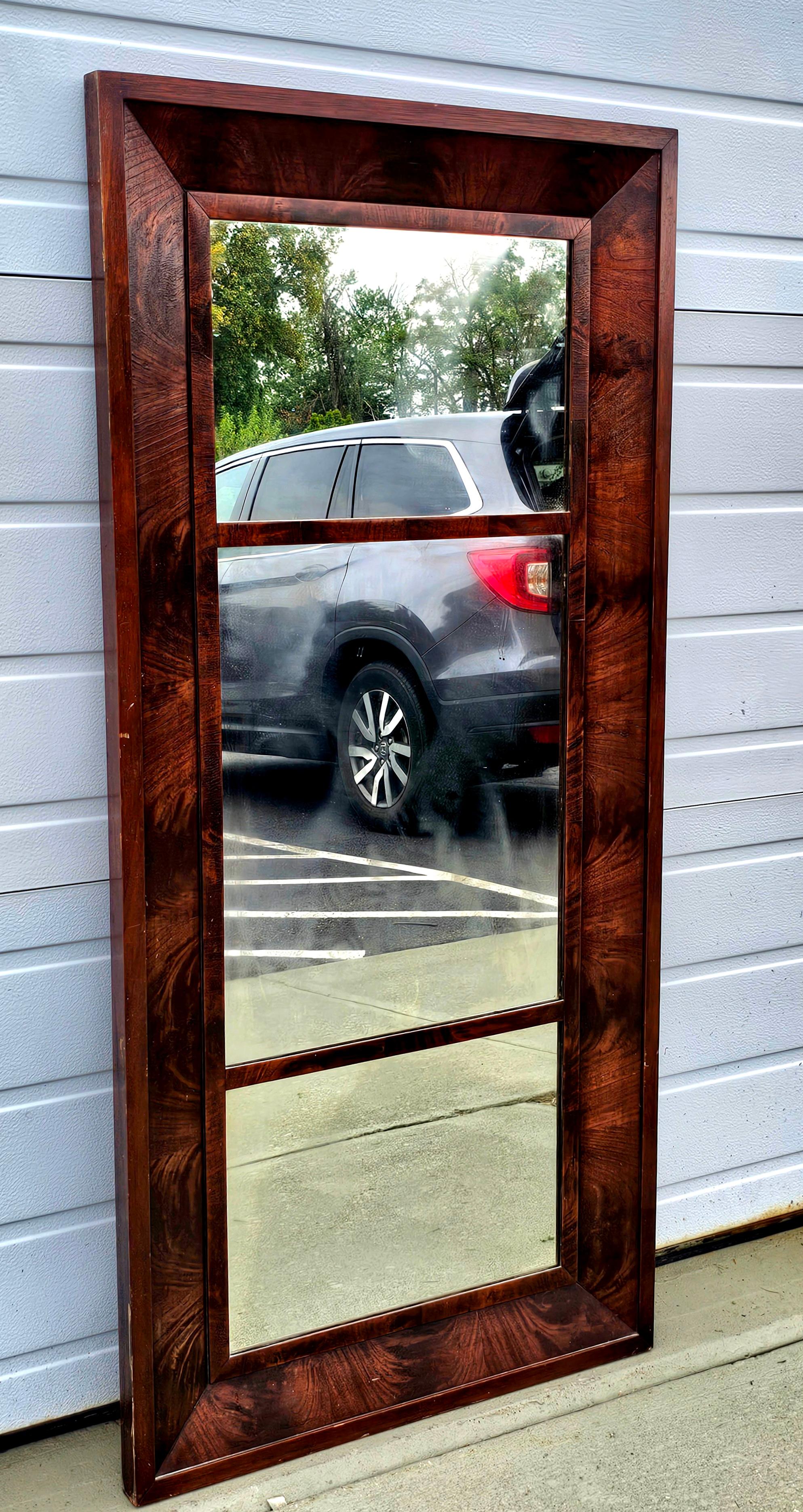 Mid-Century Modern Miroir triptyque en acajou encadré d'ogives, style Empire américain du 19e siècle en vente