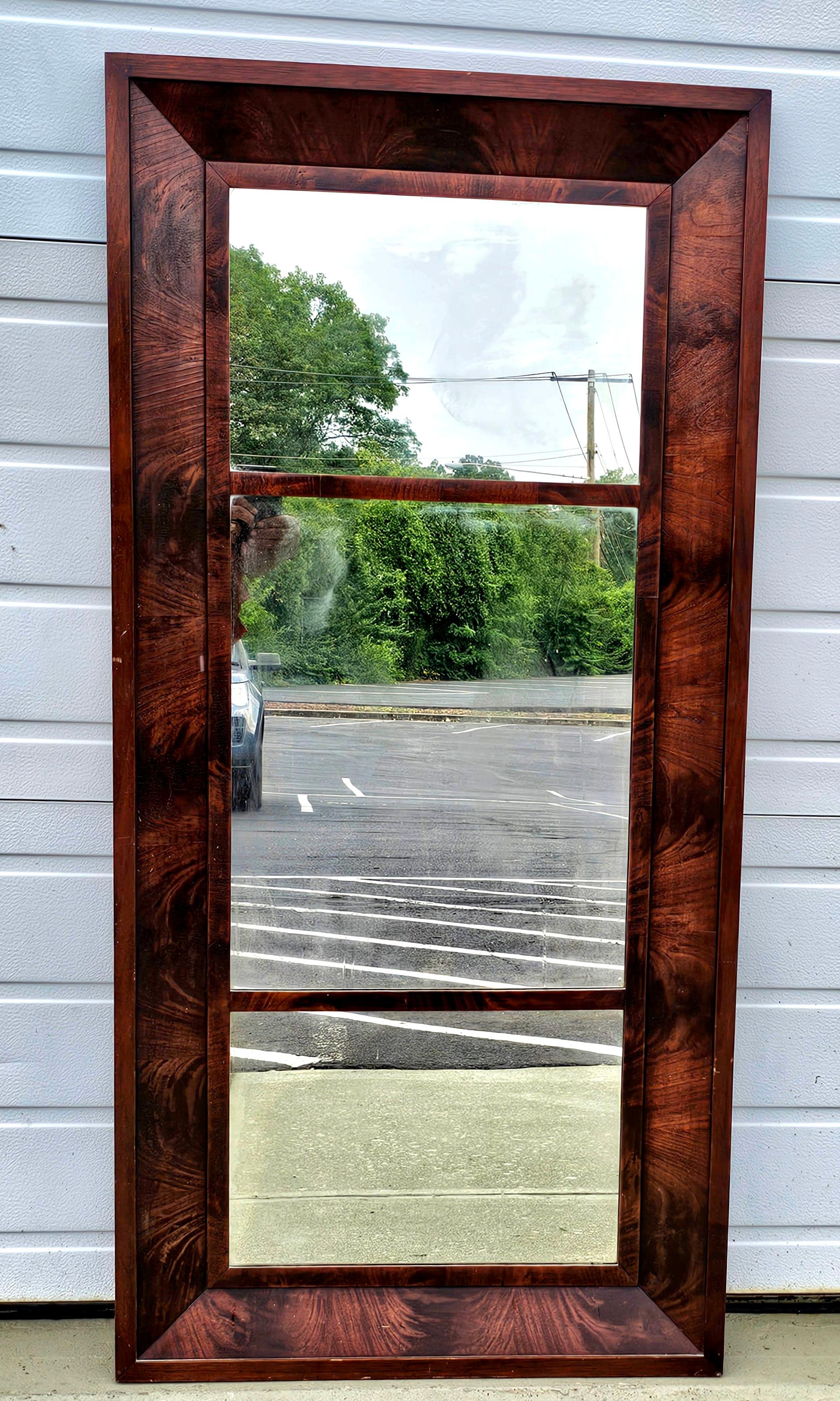 Miroir triptyque en acajou encadré d'ogives, style Empire américain du 19e siècle Bon état - En vente à Germantown, MD
