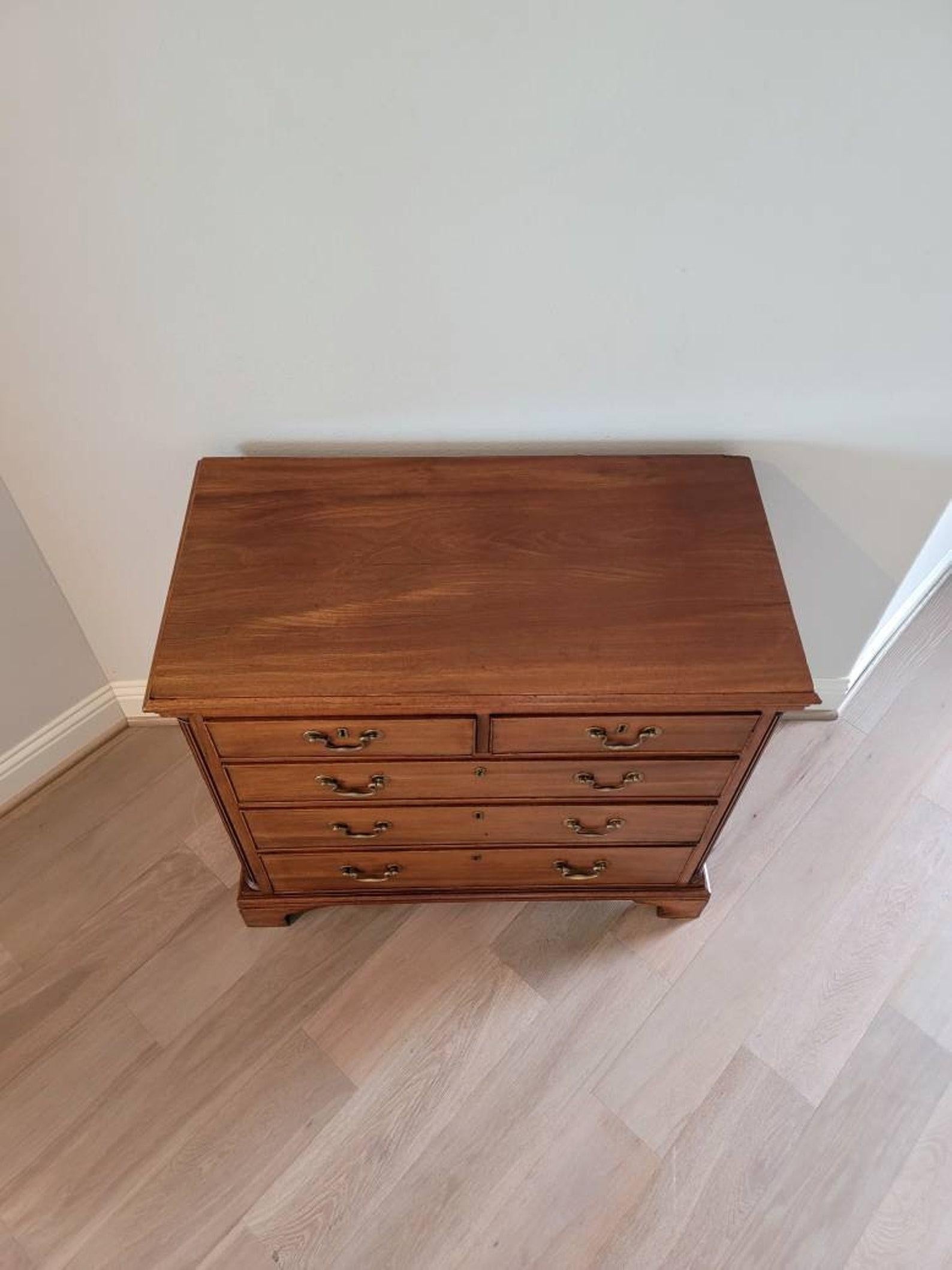 19th Century American Federal Bachelor's Chest of Drawers In Good Condition In Forney, TX