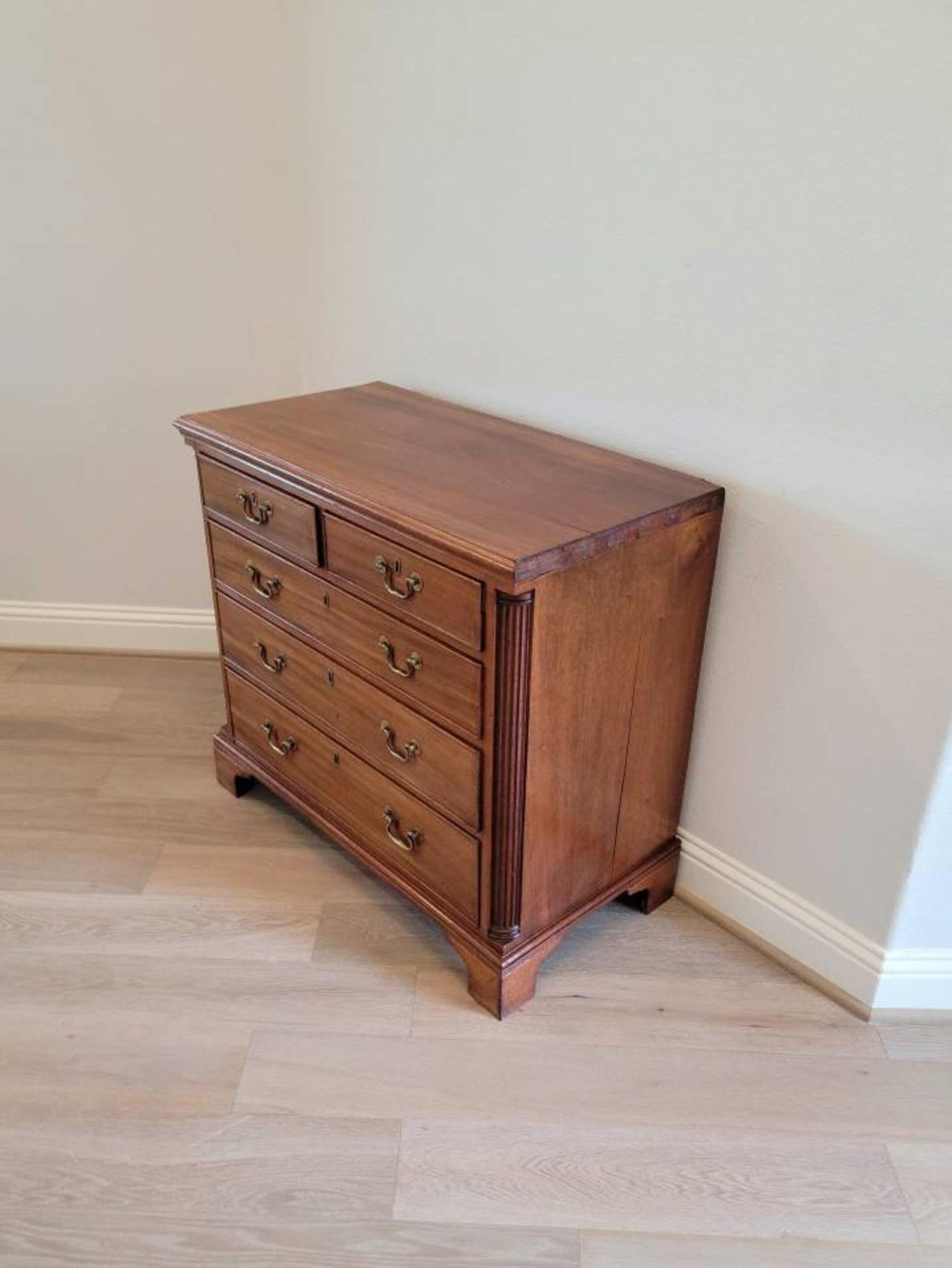 19th Century American Federal Bachelor's Chest of Drawers 4